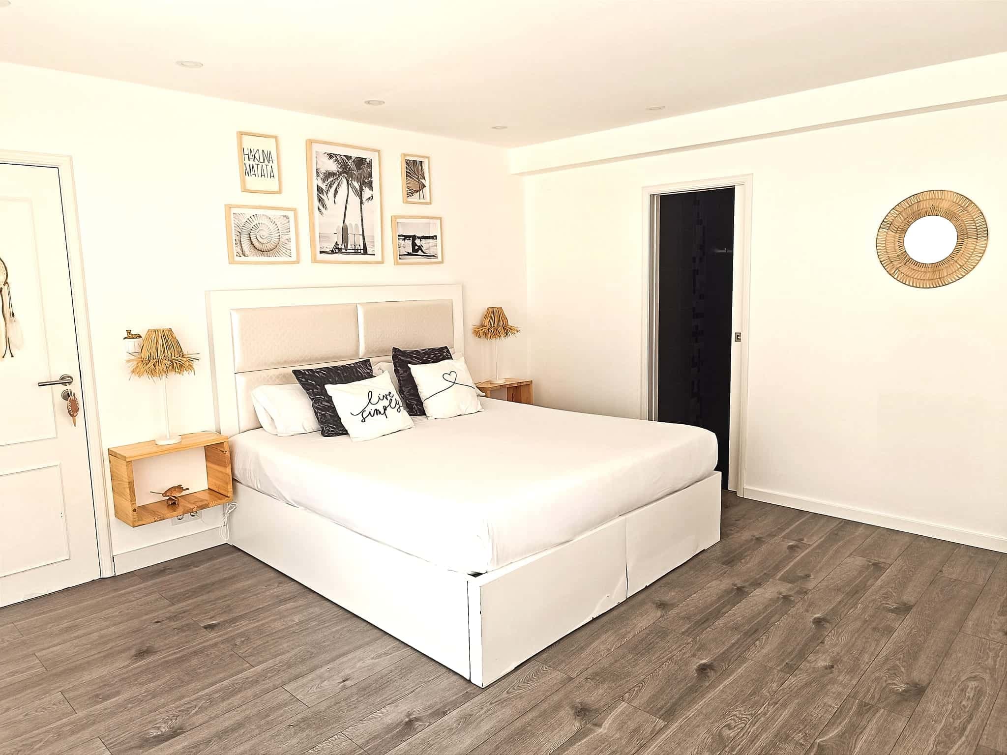 Spacious room with private bathroom in Peniche photo 1