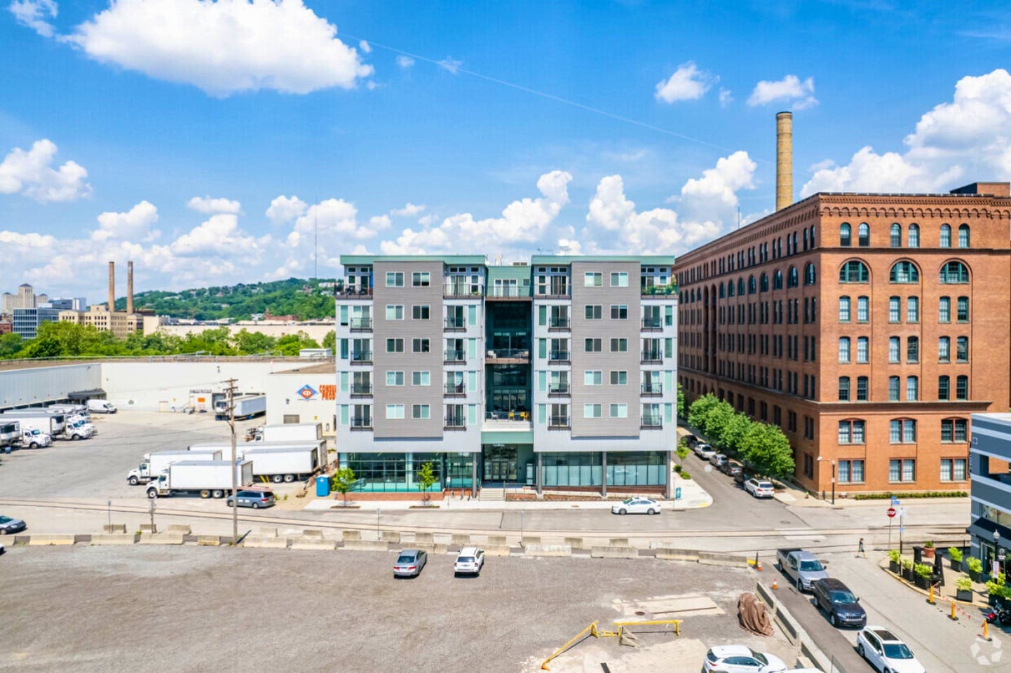 Stunning Bright Apt. w/ Location in Center of Vibrant Strip District near Terminal Building photo 1