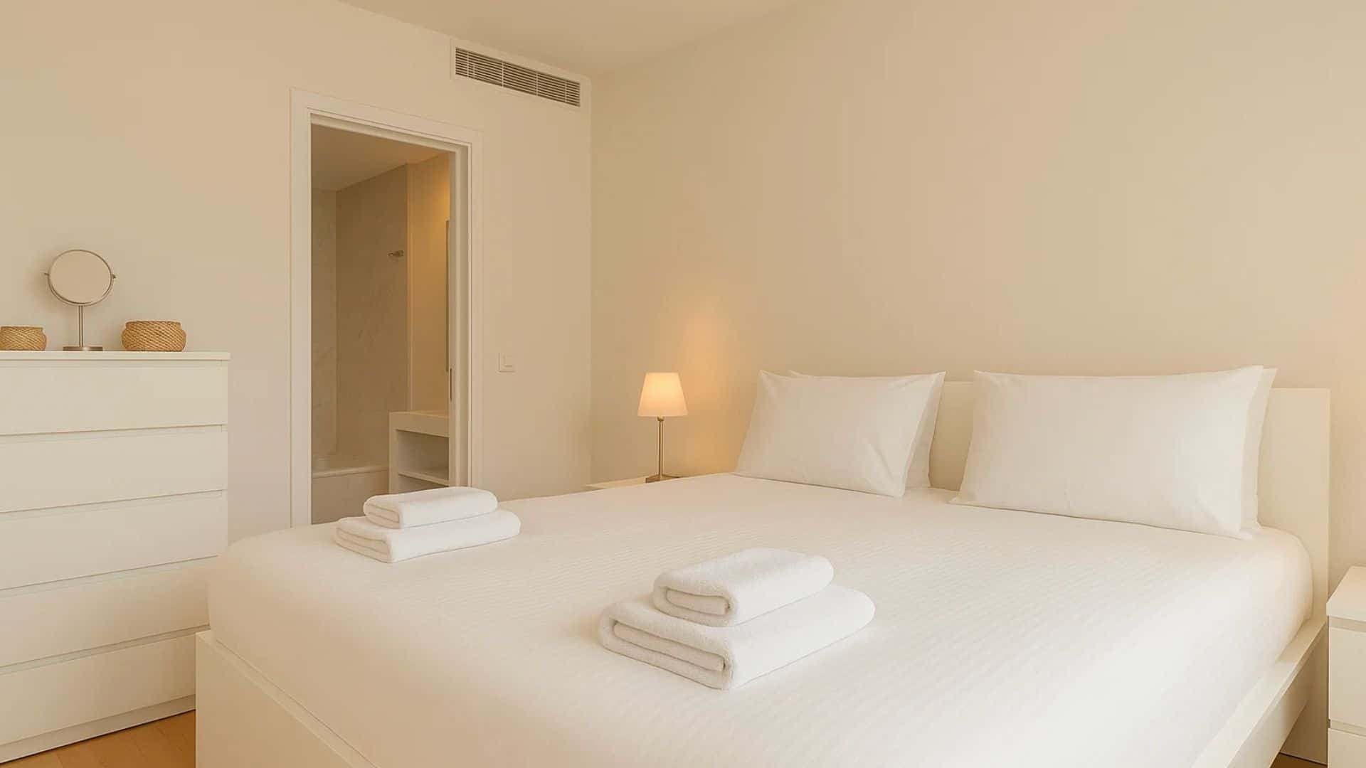 Bright 1 BDR Apartment W/ Pool View photo 1
