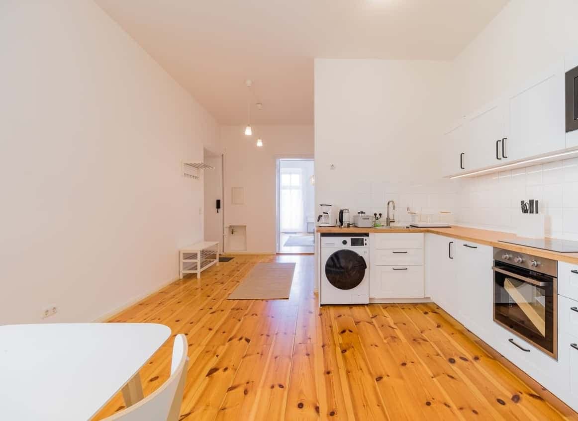 Moderne, geräumige und helle Zweiraumwohnung mit Balkon photo 1