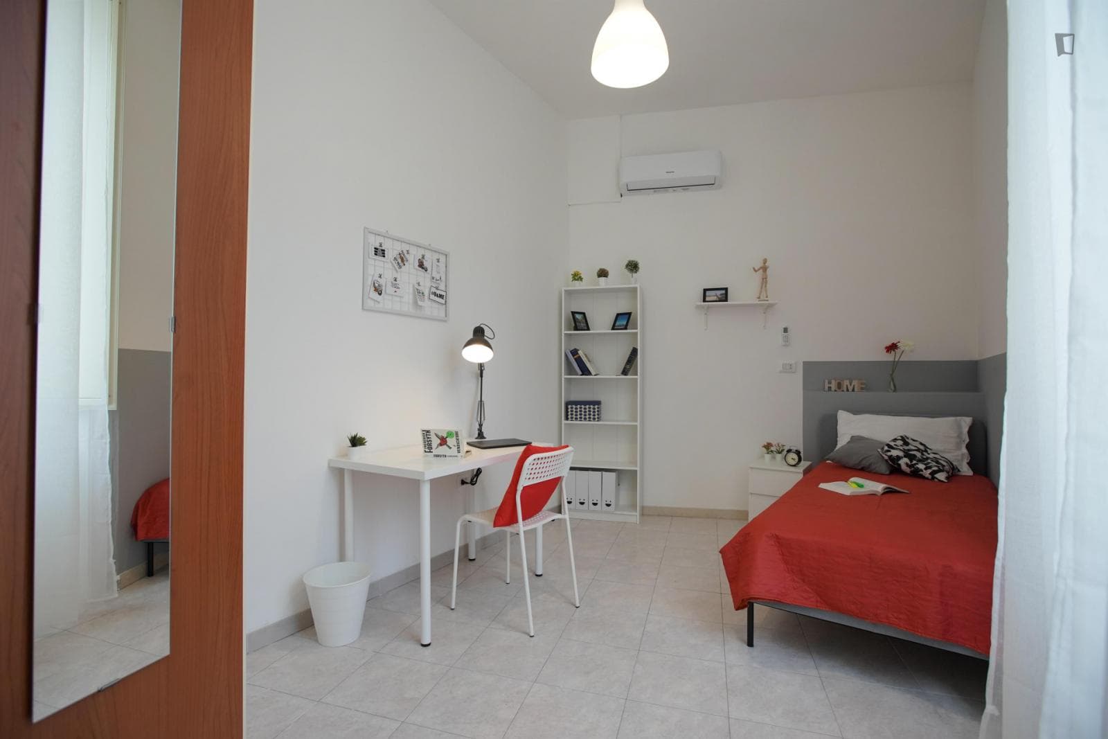 Welcoming single bedroom in Quartieri Spagnoli photo 1