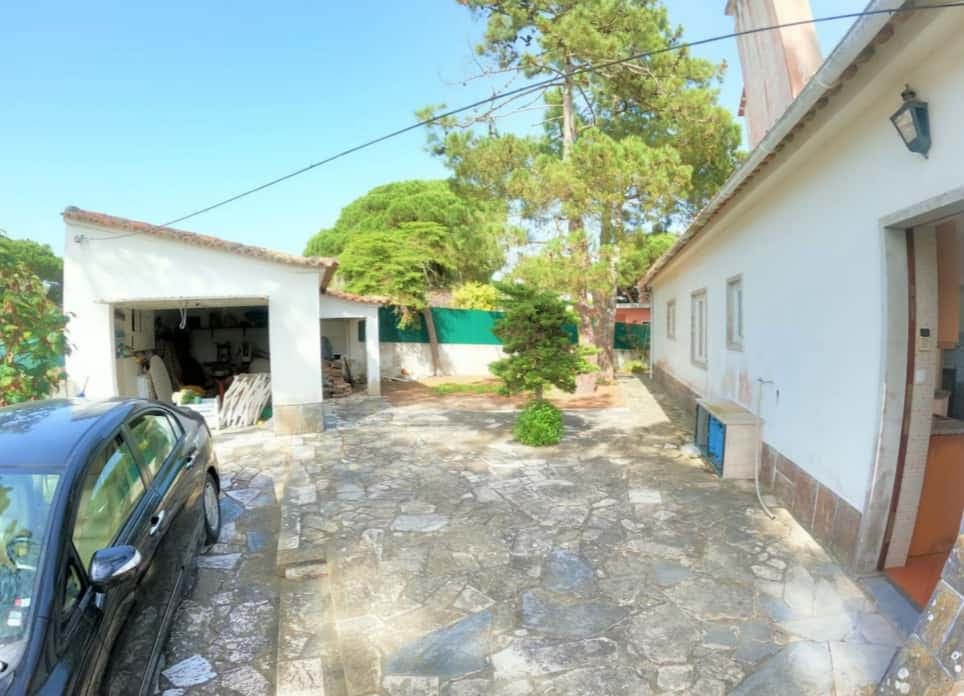 4 bedroom house with large garden in Colares, Sintra  (SEP-MAY Only) photo 1