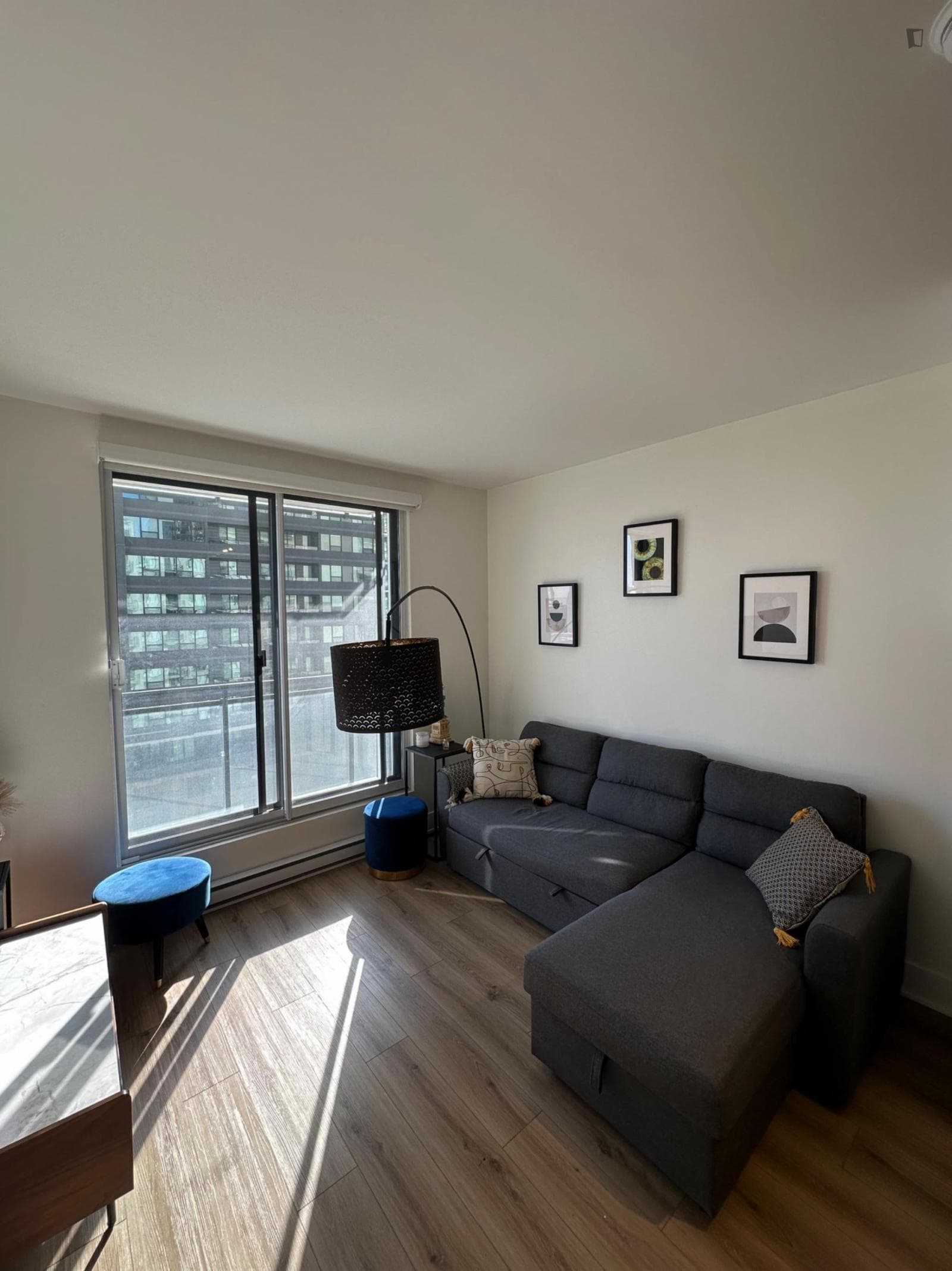 Modern 1-bedroom apartment in Downtown Montreal photo 1