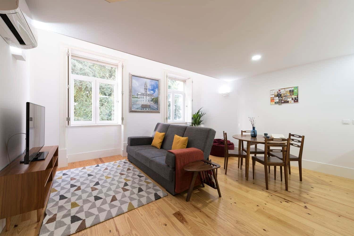 Apartment Mezzanine up to 4 people nearby Bolhão, Porto (Nov-Mar only) photo 1