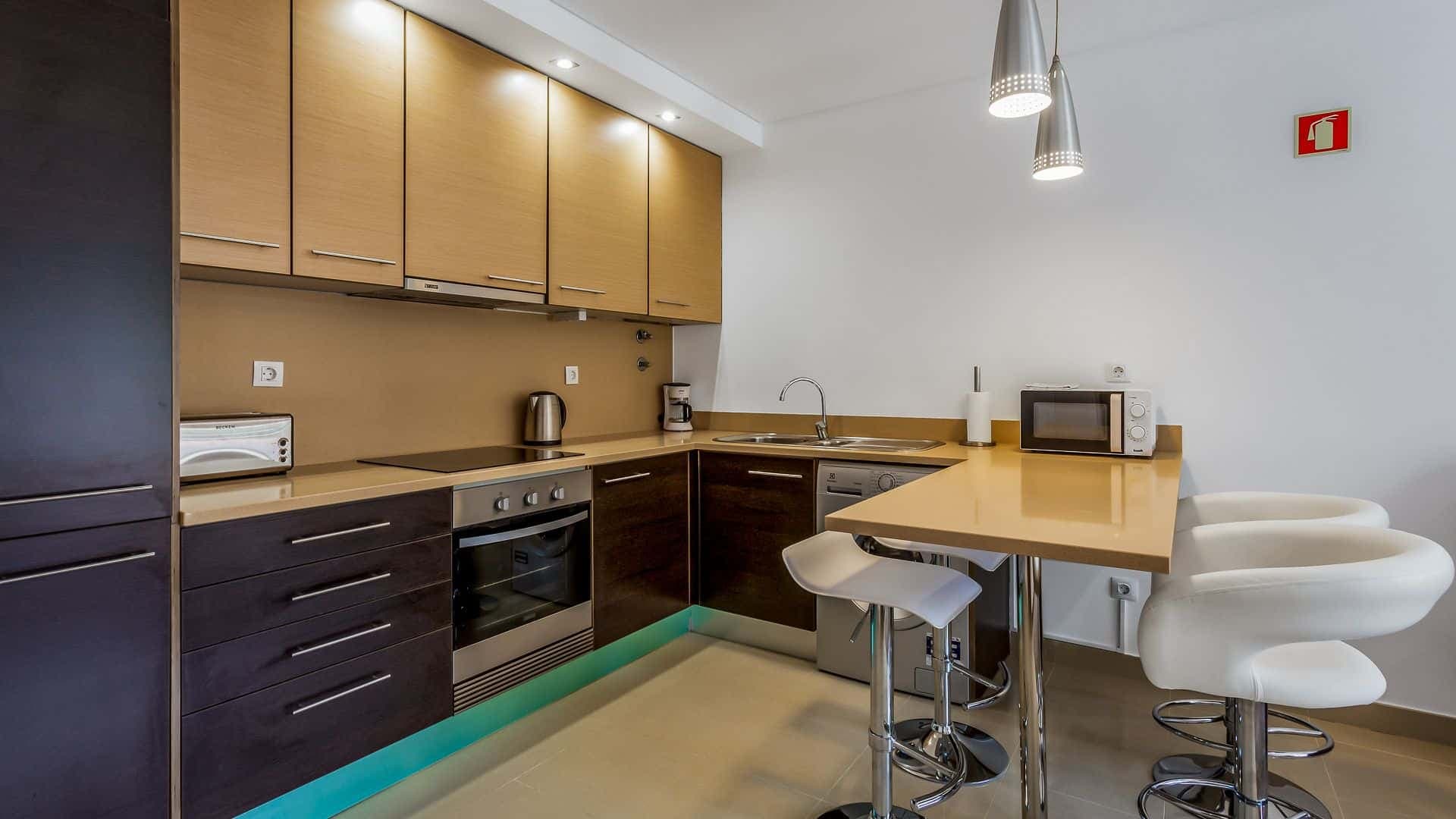Luminous 2 BDR Apartment W/Pool photo 1