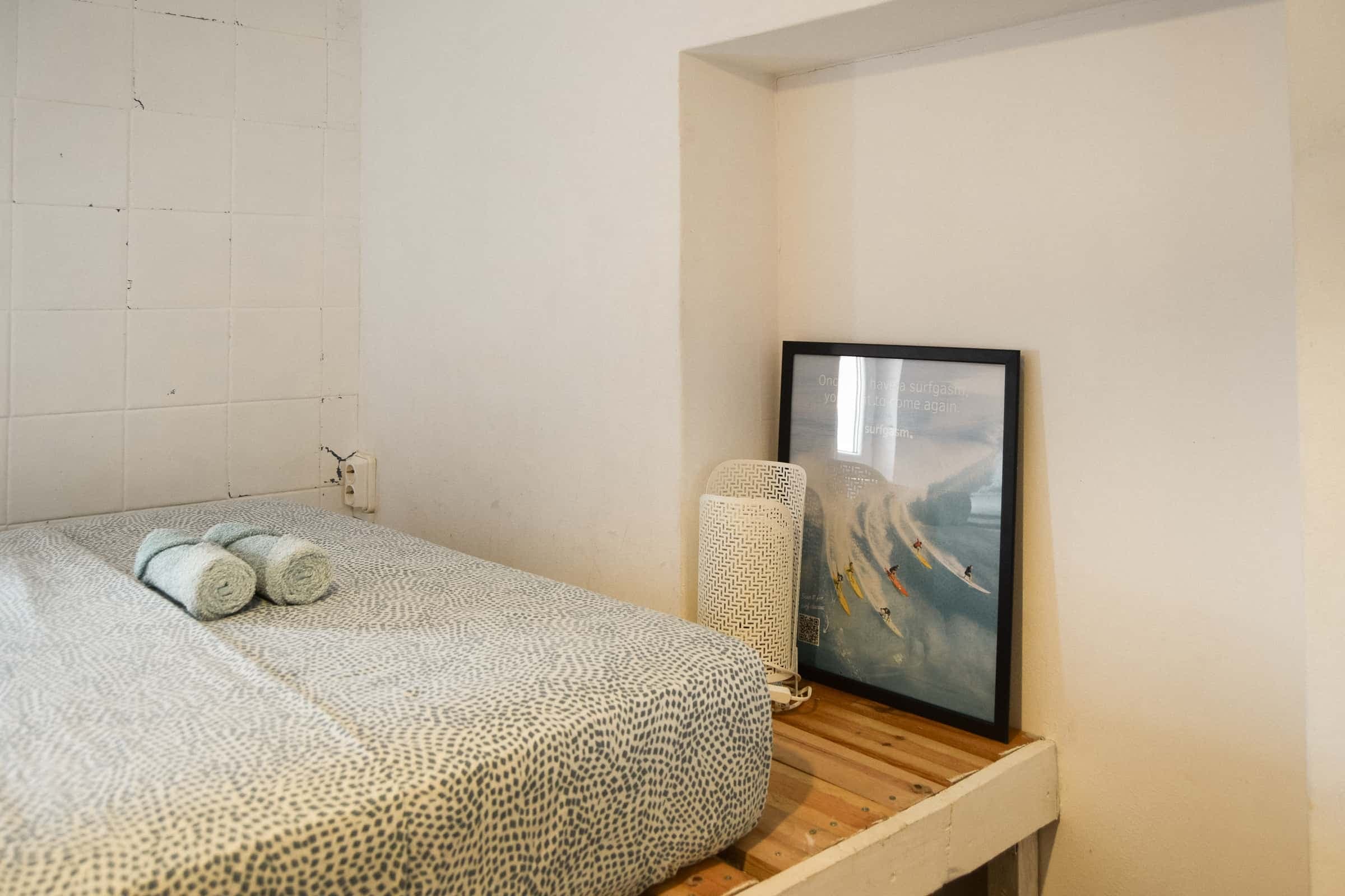 Room C in a 4-bedroom apartment in Rua da Lapa, Lisbon (Dec-Mar only) photo 1
