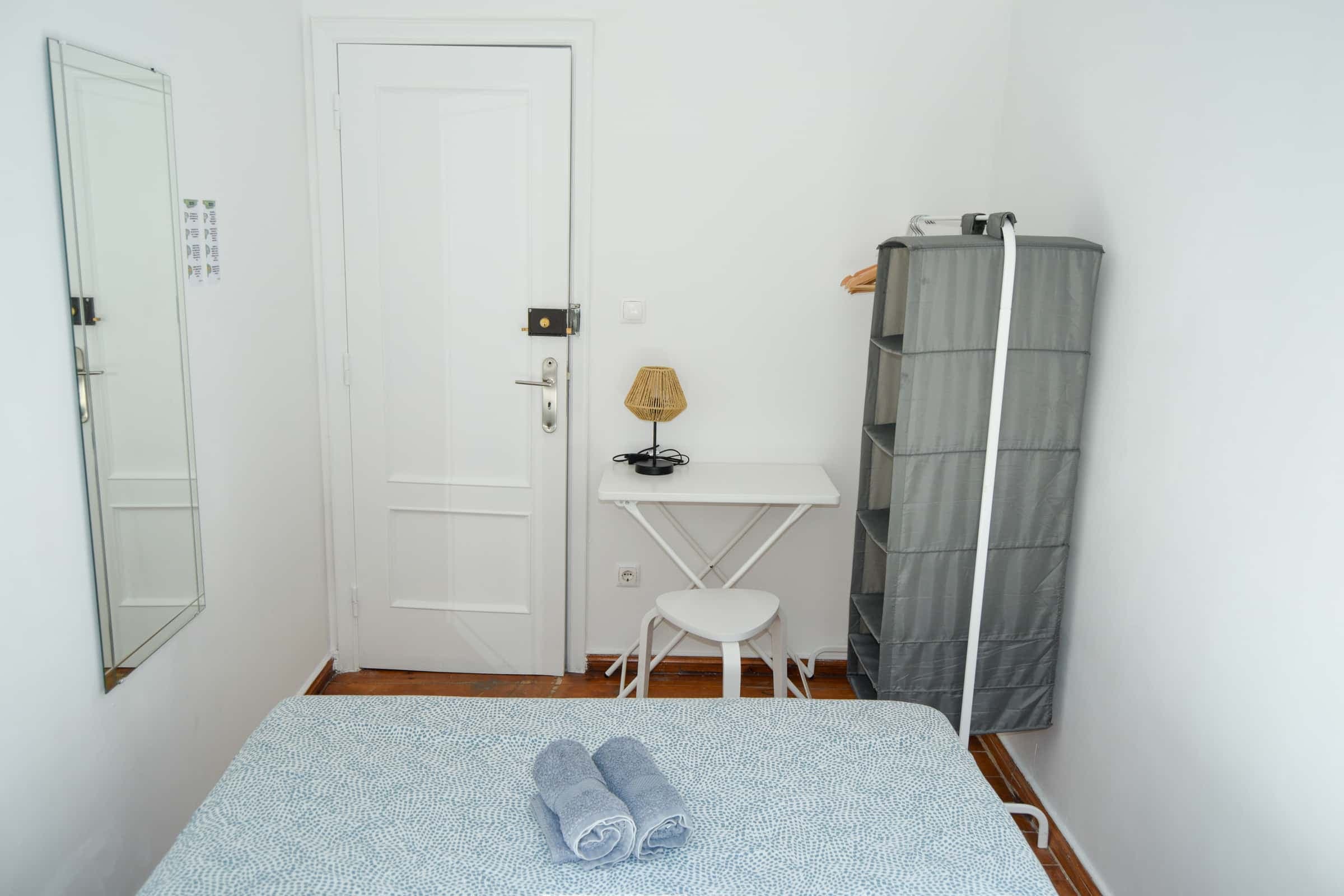 Room D in a 4-bedroom Apartment in Rua Palmira, Lisbon (Dec-Mar only) photo 1