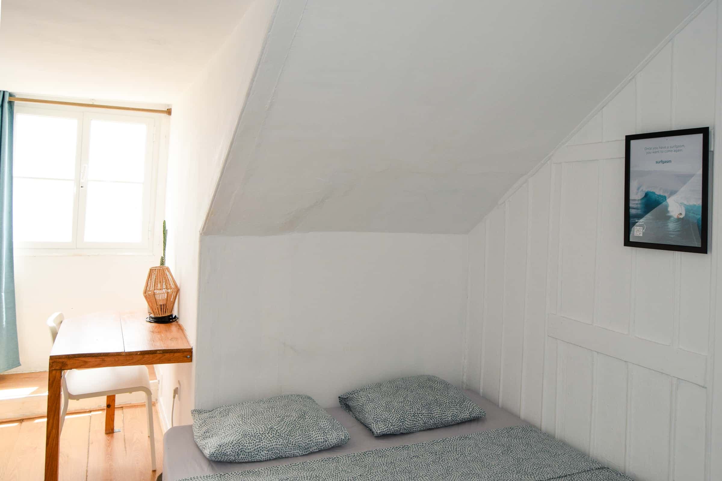 Room C in a 6-bedroom apartment in Rua Garcia de Orta, Lisbon (Dec-Mar only) photo 1