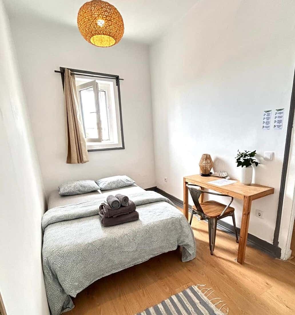 Room F in a 6-bedroom Apartment in Rua Garcia de Orta, Lisbon (Jan-Mar only) photo 1