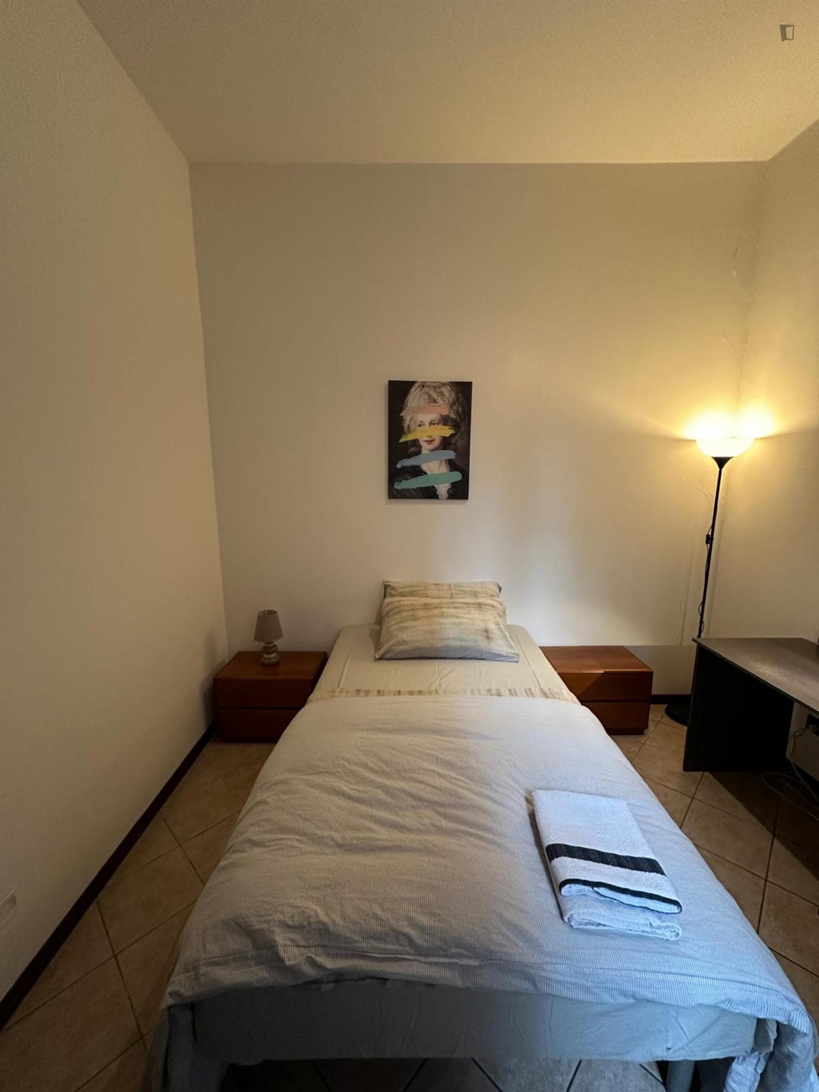 Single bedroom in a shared apartment in Milan photo 1
