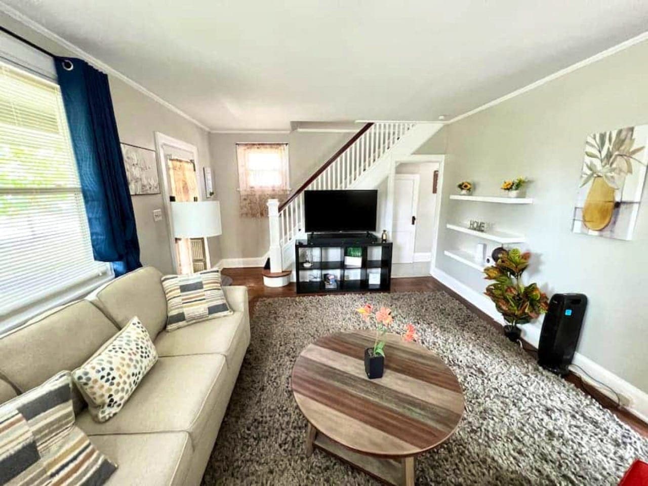 Stunning Beautiful House about 3.5 miles near Jerry McClatchey Field photo 1
