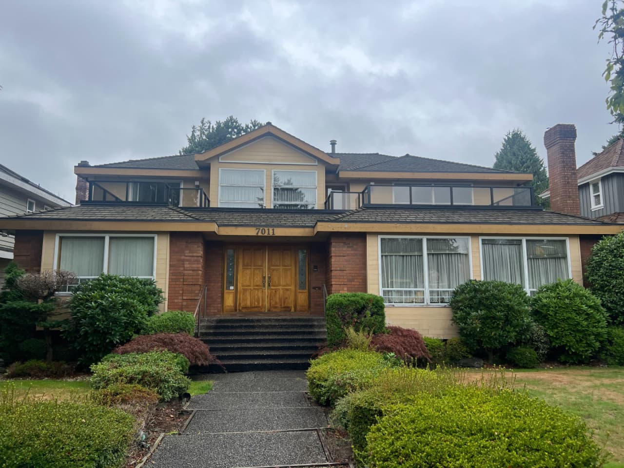 Vibrant Co-Living Community House one a Mile Away from Oakridge Centre Mall photo 1