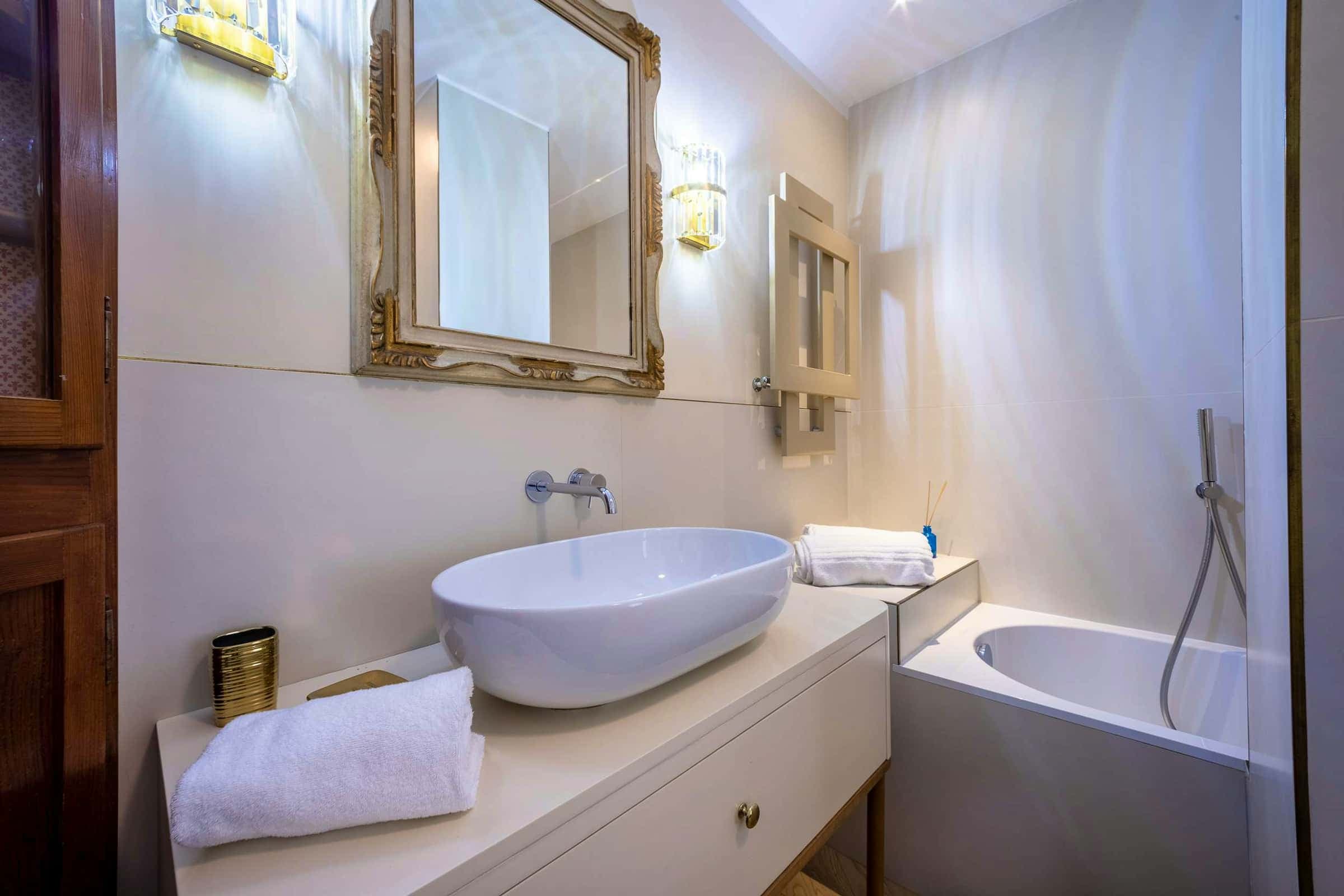 Via San Carlo photo 1