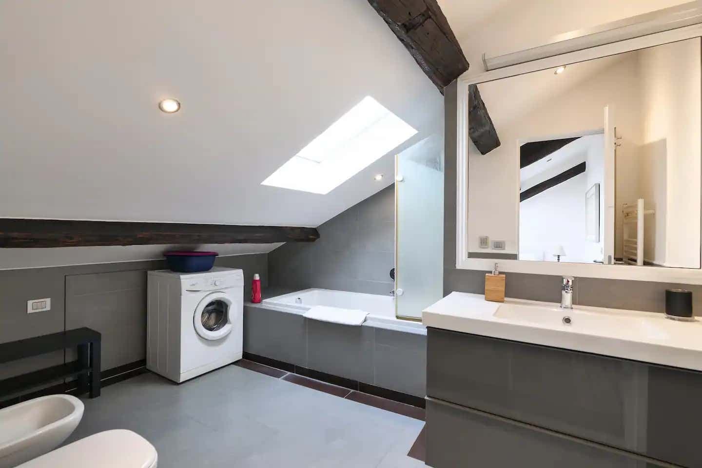 Elegant Attic Porta Venezia photo 1