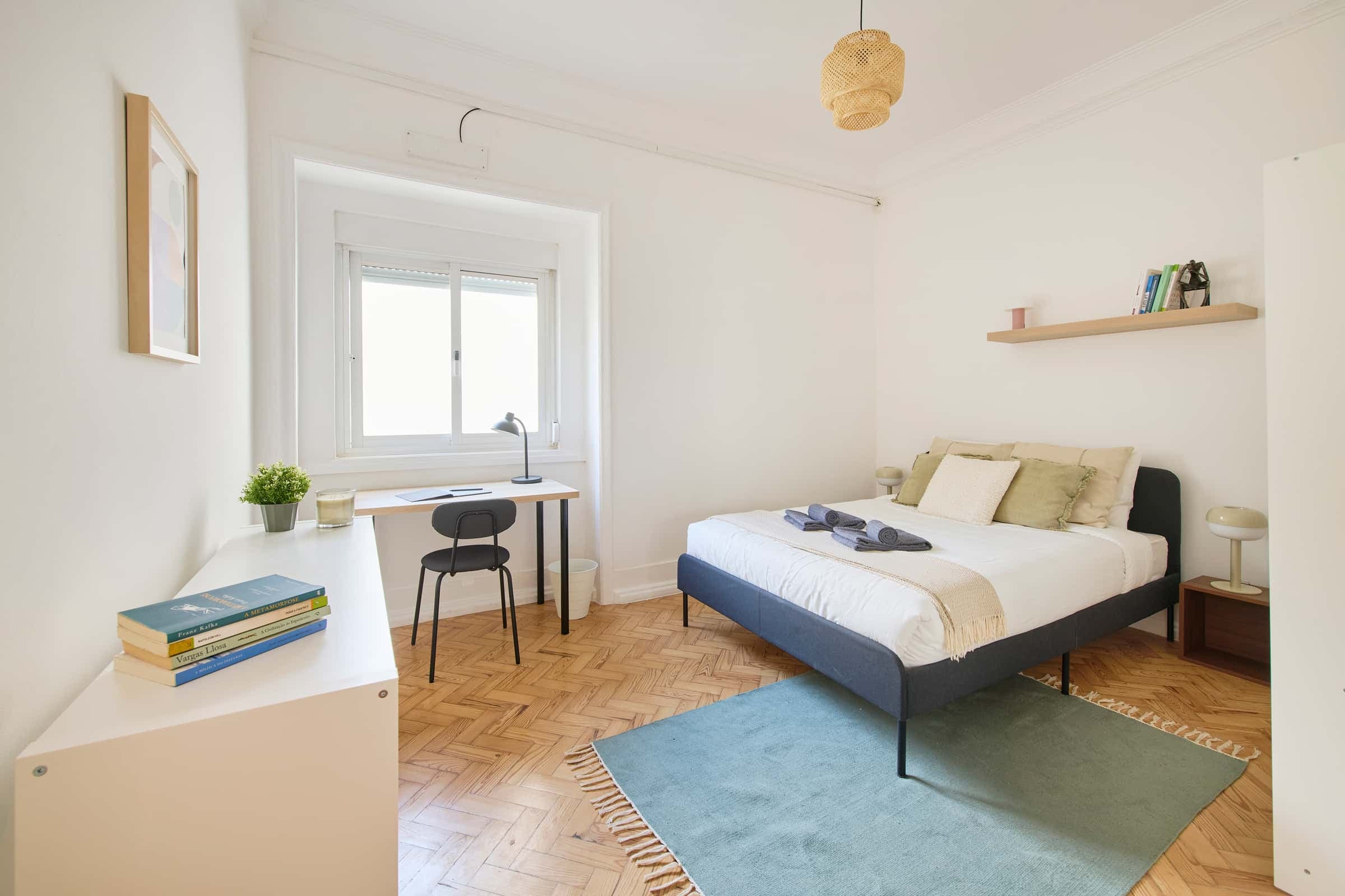 Bedroom in a 9-room apartment in Lisbon - Room 4 photo 1