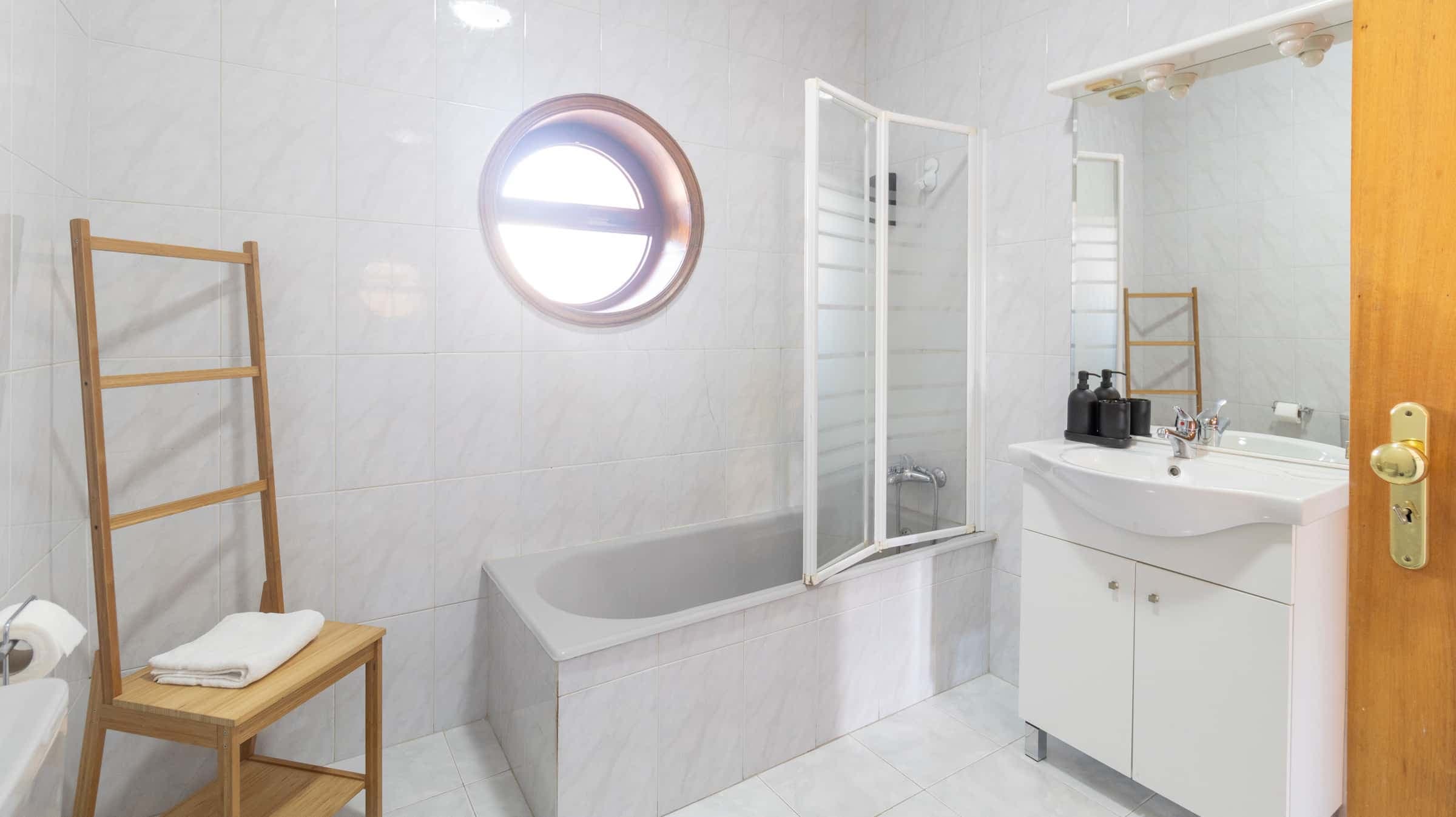 Charming 1-Bedroom Apartment on Rua da Torrinha, Porto photo 1