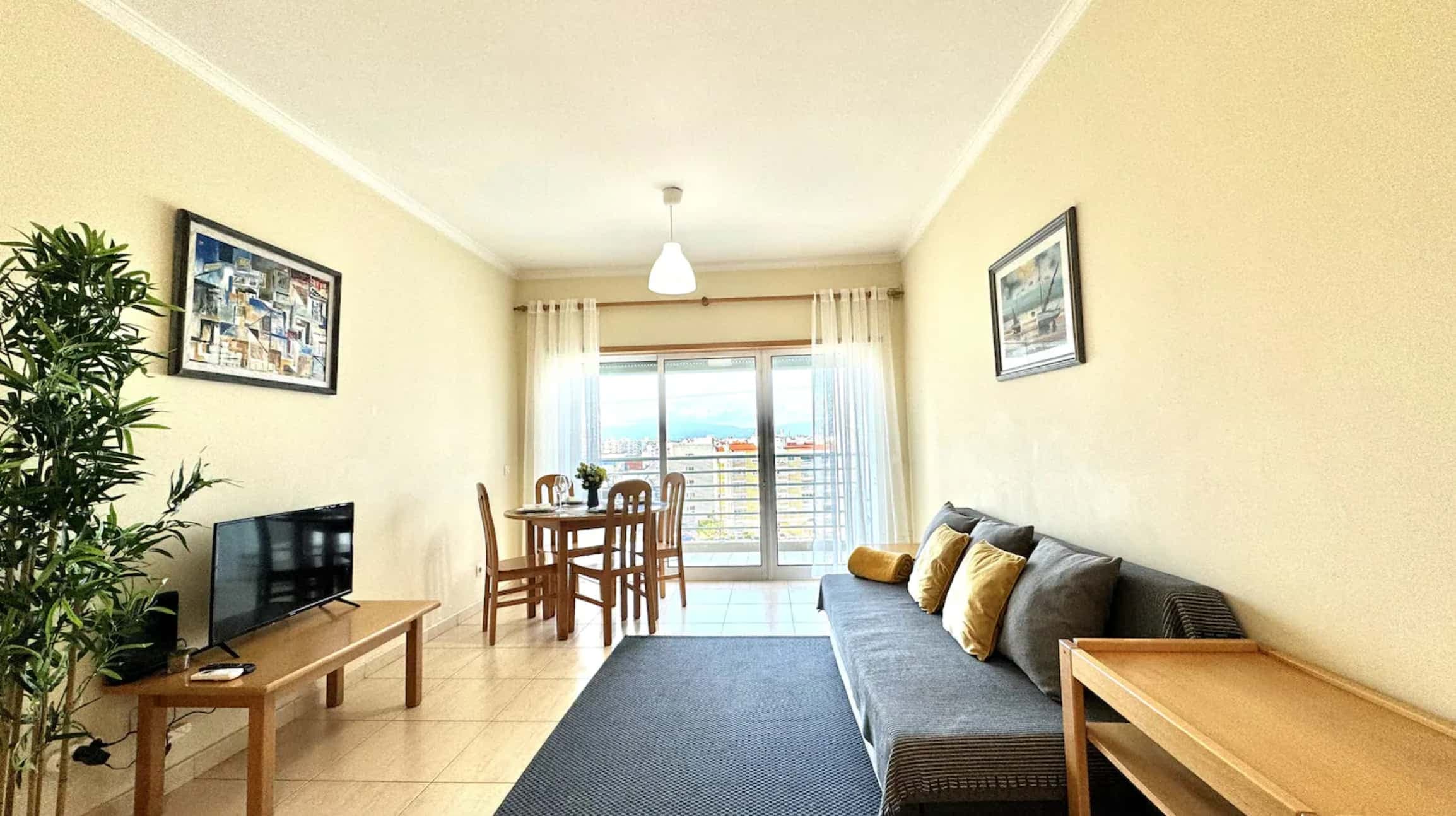 One-bedroom apartment with balcony in Praia da Rocha, Portimão photo 1
