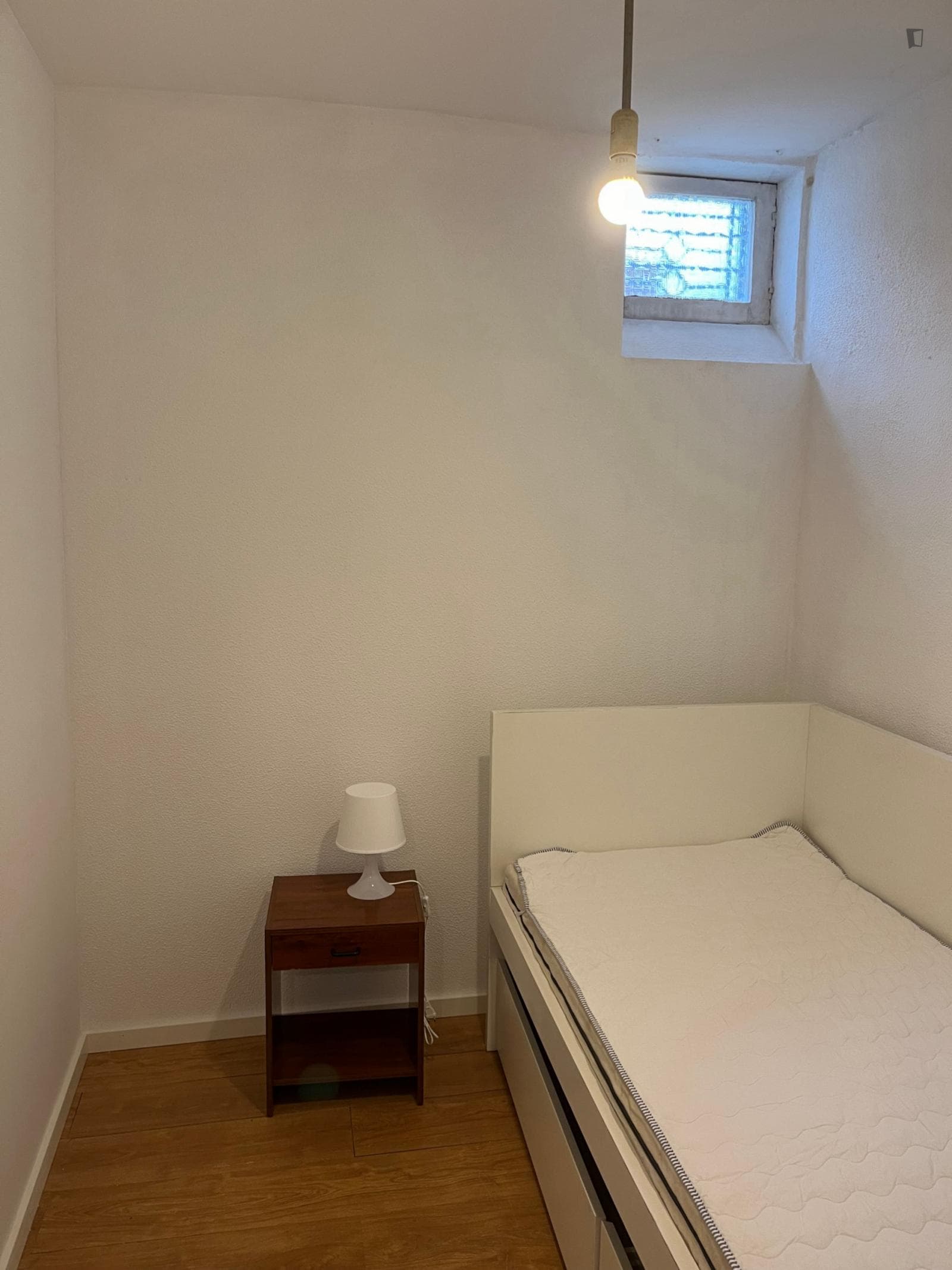 Single bedroom in a 2-bedroom house, in Paranhos photo 1