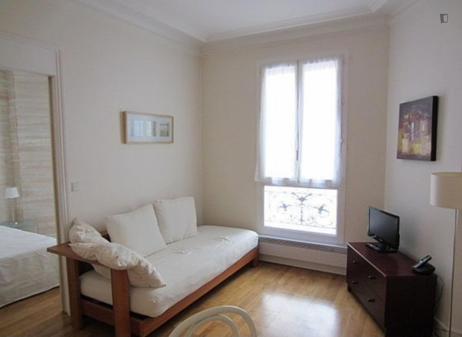 Welcoming 1-bedroom apartment near the Eiffel Tower photo 1