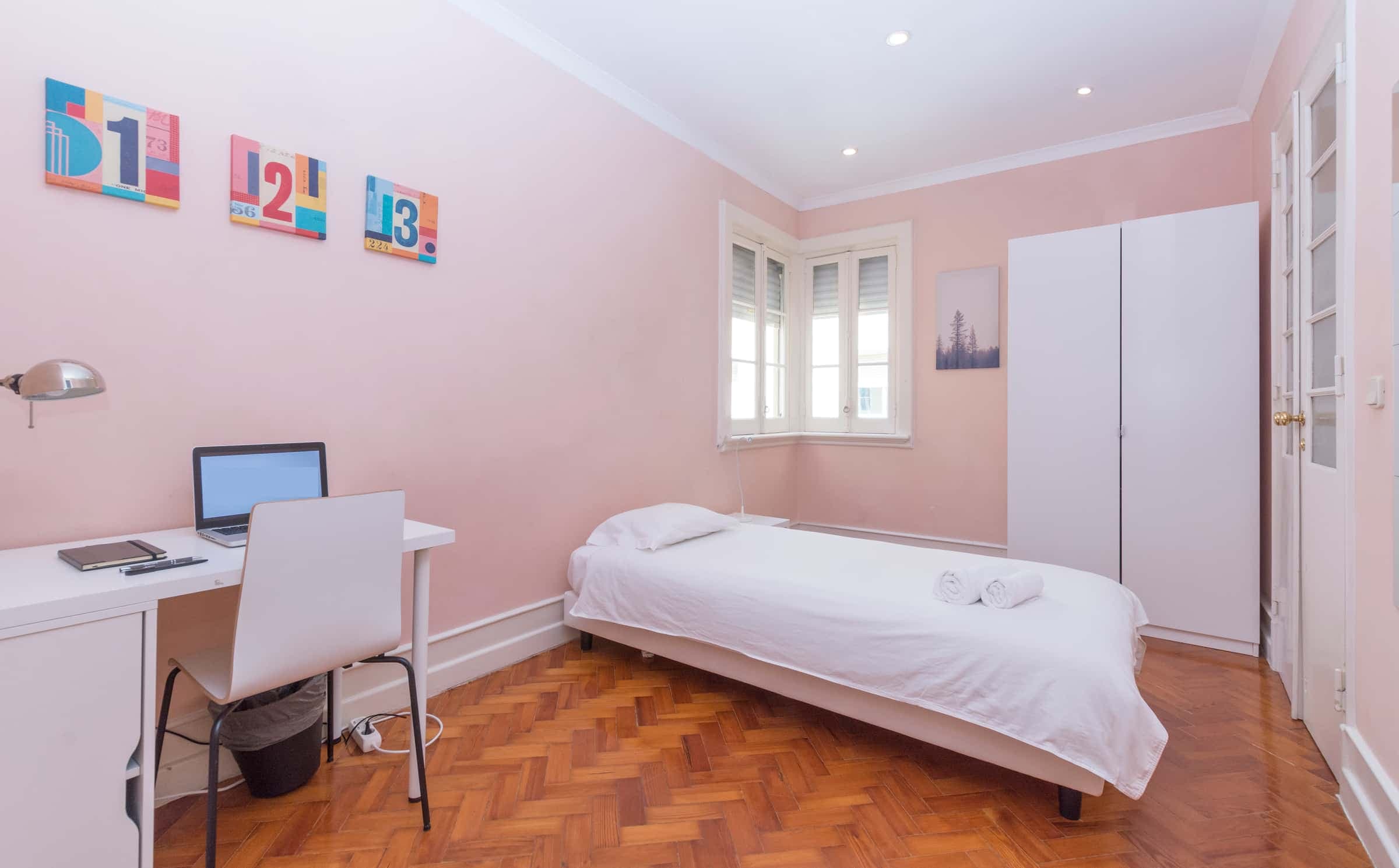 Room in Rua de São Felix, Lisbon (Students only) photo 1