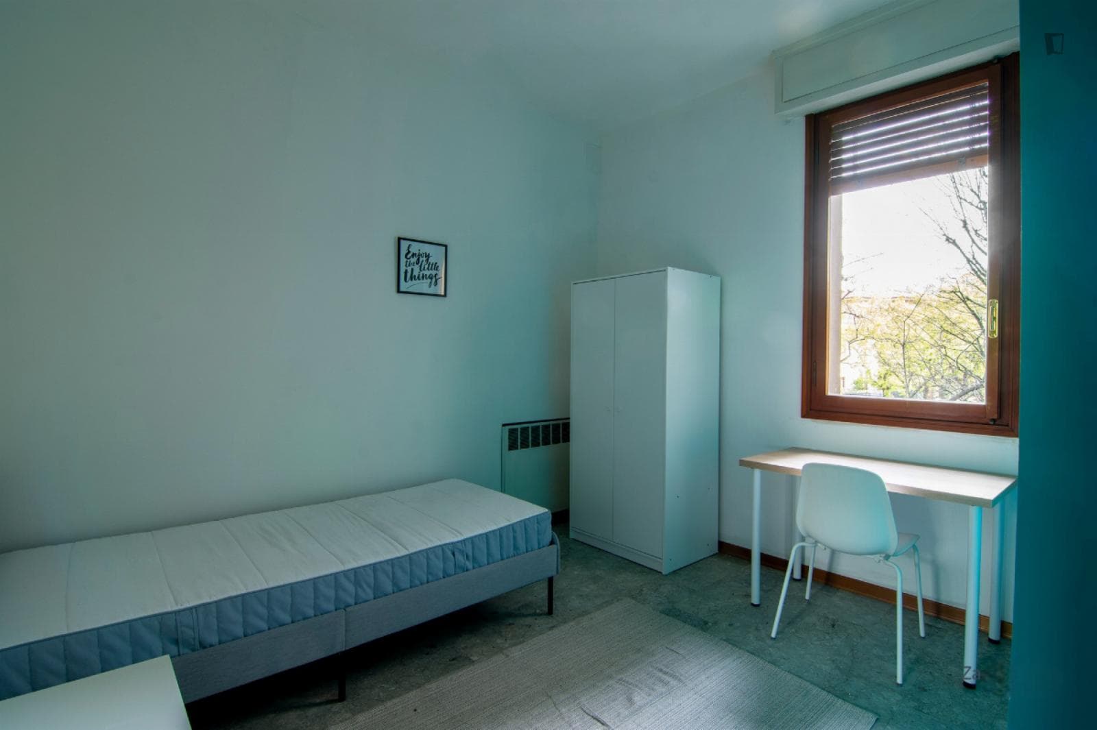Inviting Single bedroom in an 11-bedroom flat next to the university photo 1