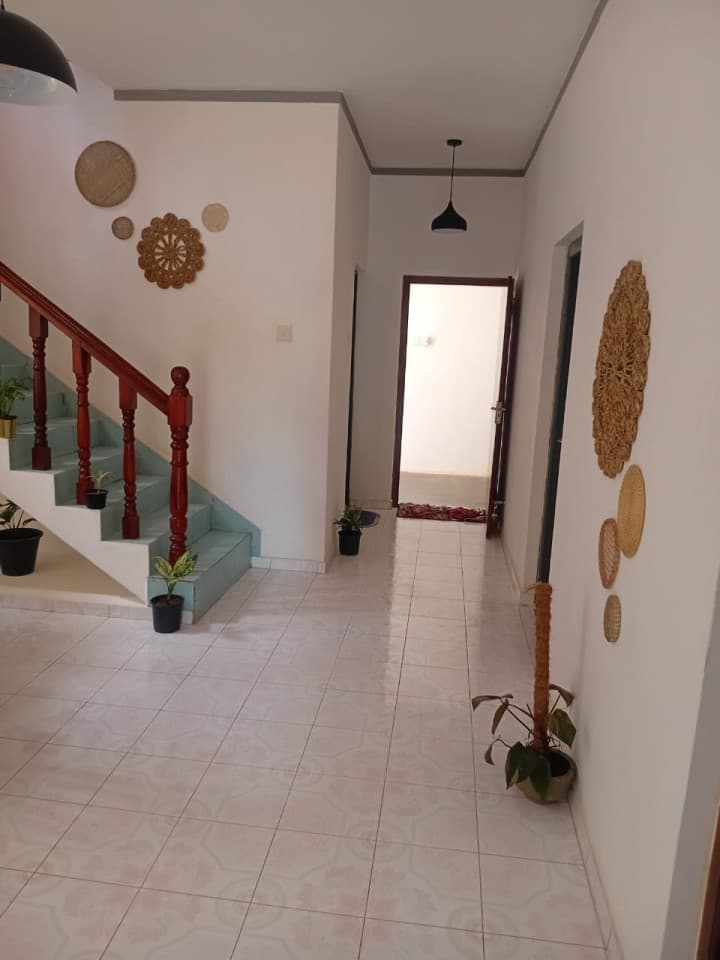 A cozy home nestled in a nature-loving community, just a 7-minute stroll from the beach photo 1