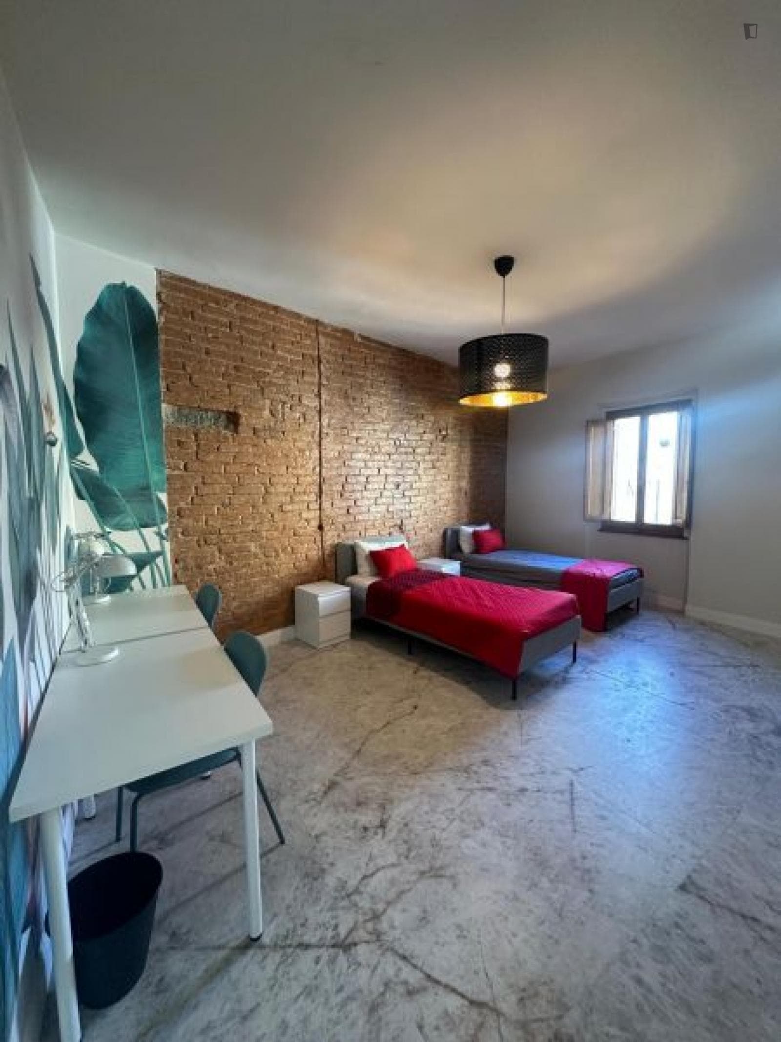 Bed in a shared bedroom in a 3-bedroom flat near Porta al Prato station photo 1