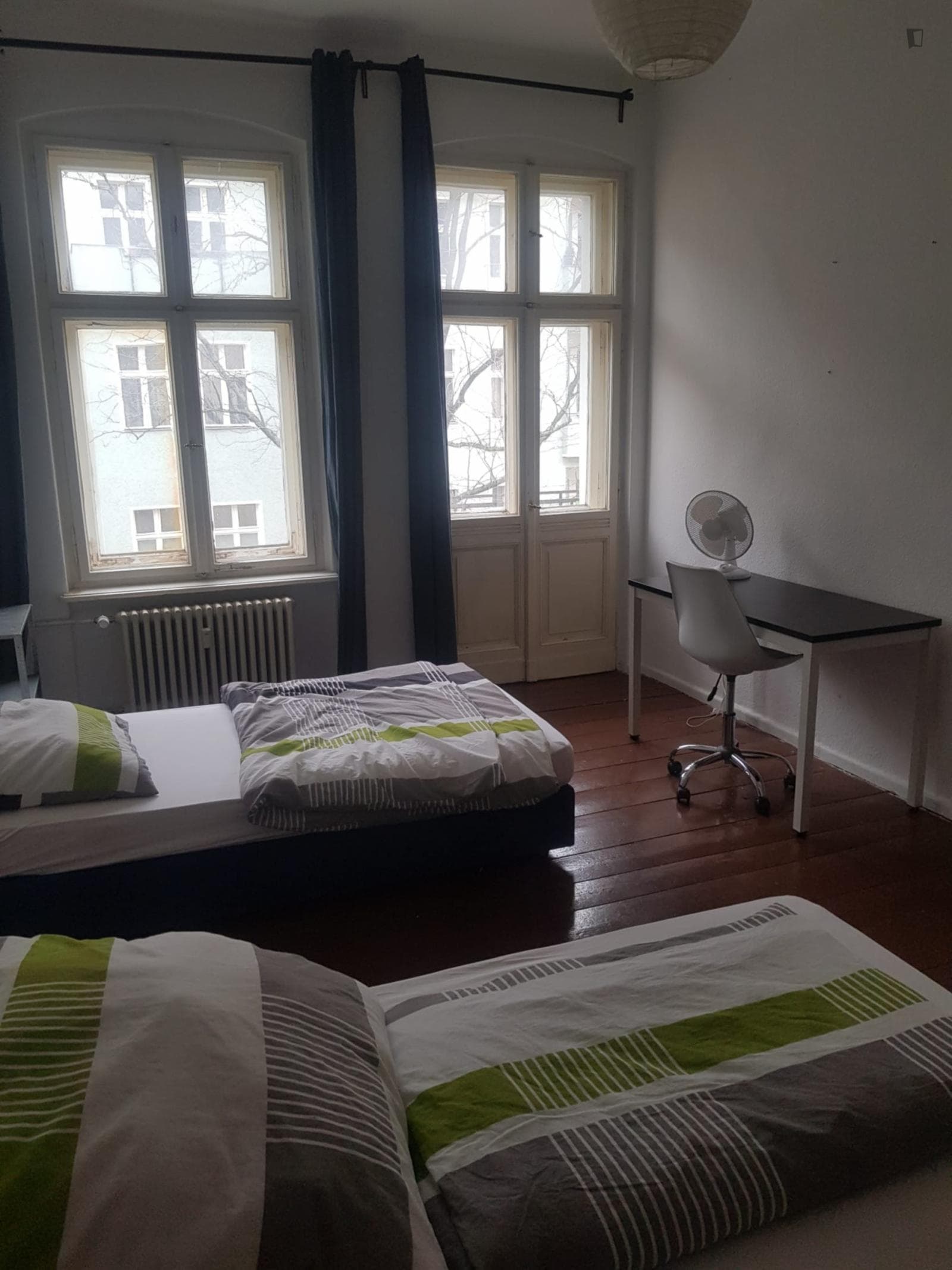 Bed in a pleasant twin bedroom, in well-connected Neukölln photo 1