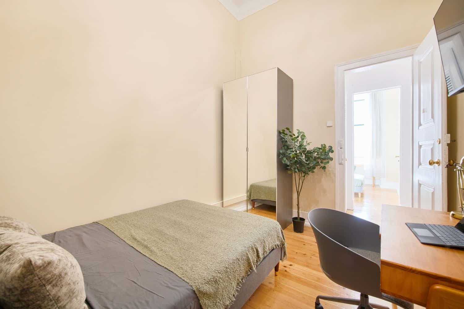 Room 9 - 93. Largo Vitorino Damasio 2 2D photo 1
