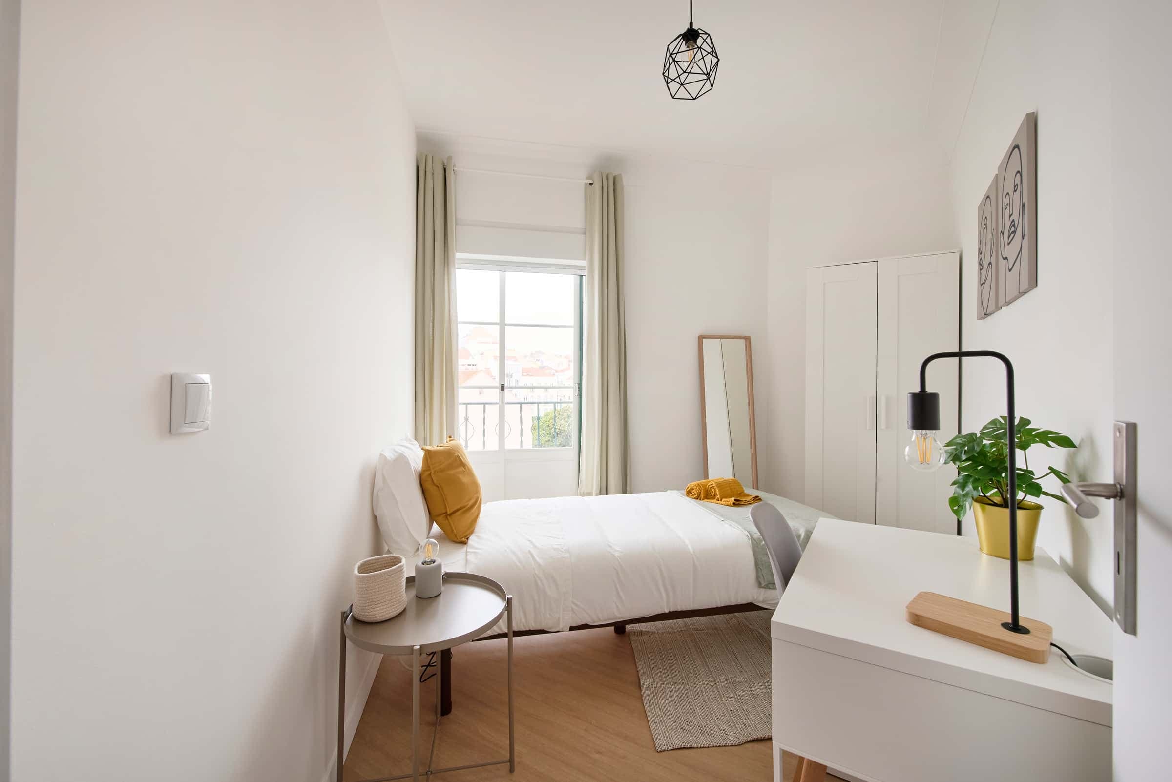 Bedroom in a 9-bedroom apartment in Rua Morais Soares, Lisbon - Room 5 photo 1
