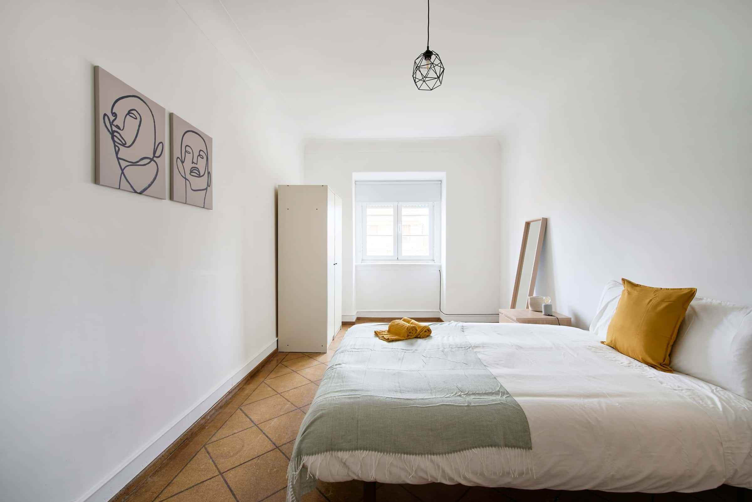 Bedroom in a 9-bedroom apartment in Rua Morais Soares, Lisbon - Room 4 photo 1