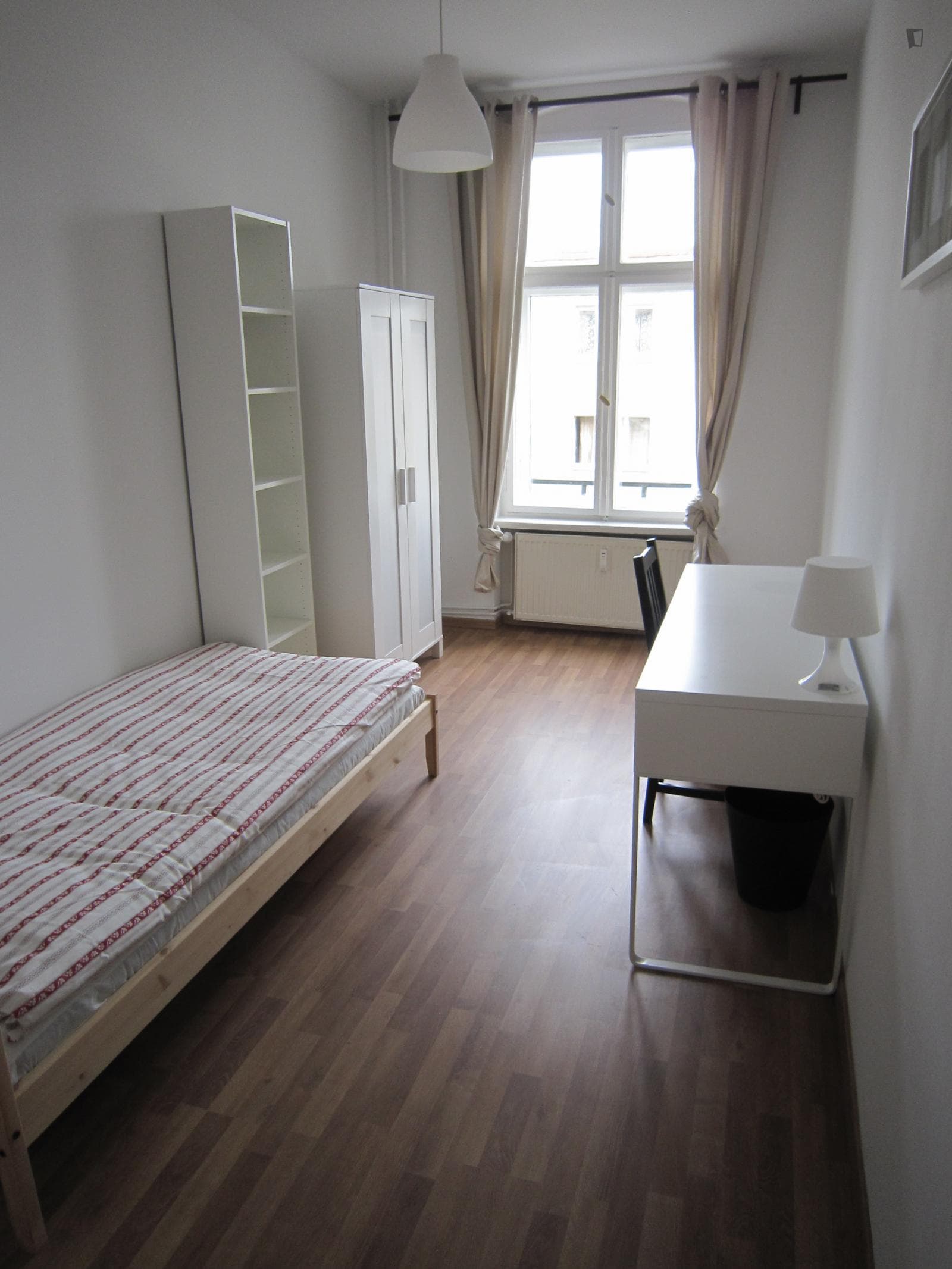 Inviting single bedroom in Wedding photo 1