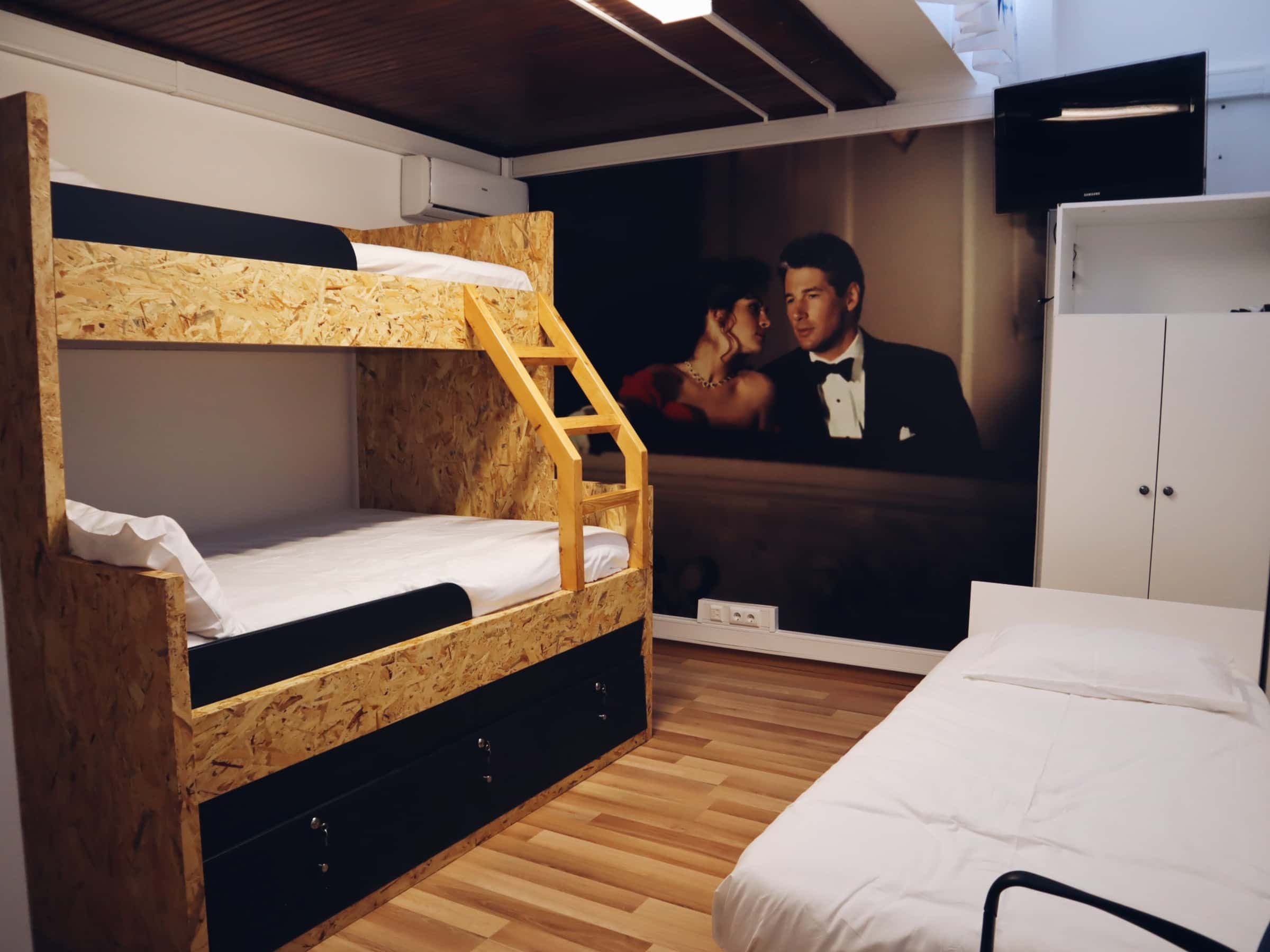 Bedroom with 4 beds in Lagos photo 1