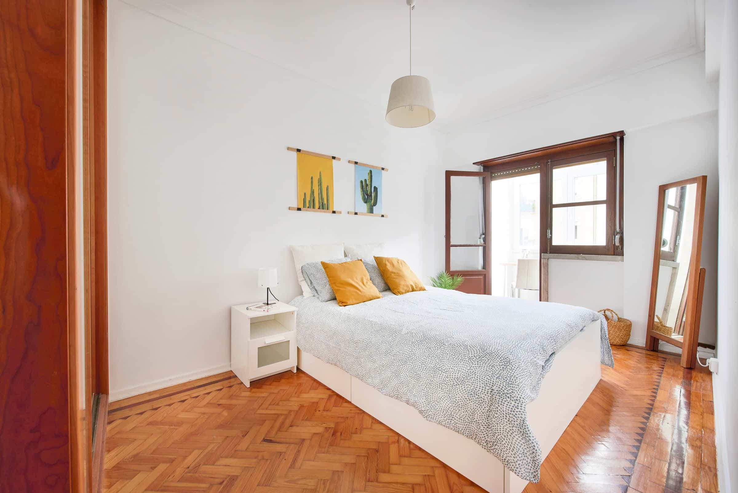 Bedroom in a 3-bedroom apartment in Lisbon - Room 3 photo 1