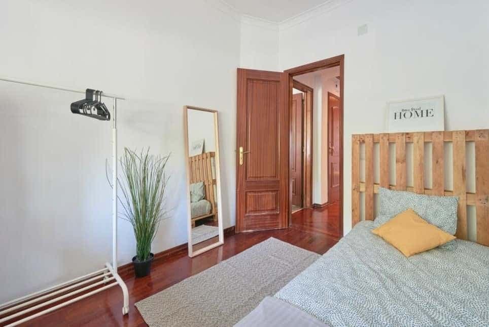 Comfortable Bedroom in a 5-bedroom Apartment, Almada - Room 1 photo 1