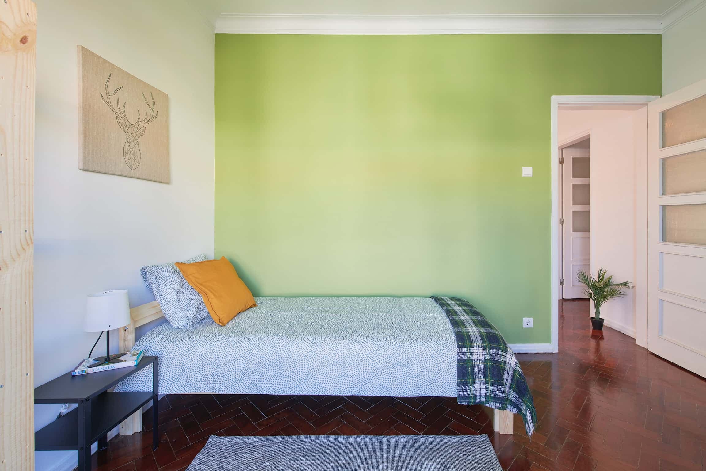 Bedroom with private terrace in a 5-bedroom apartment in Lisbon - Room 4 photo 1