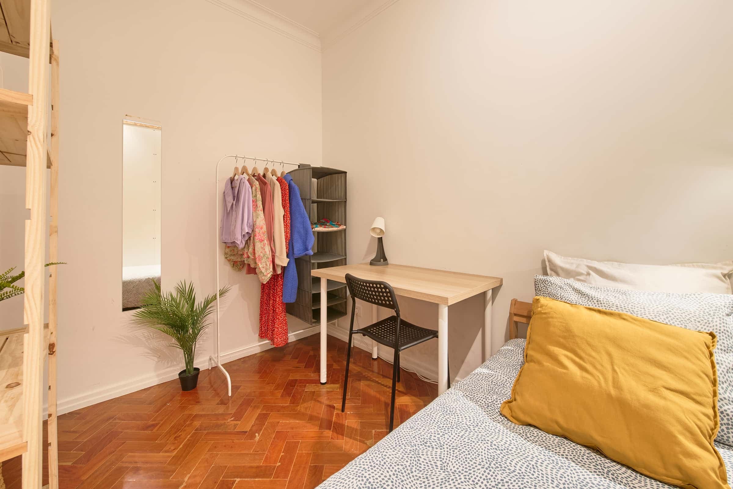 Interior bedroom in a 7-bedroom apartment in Lisbon - Room 4 photo 1