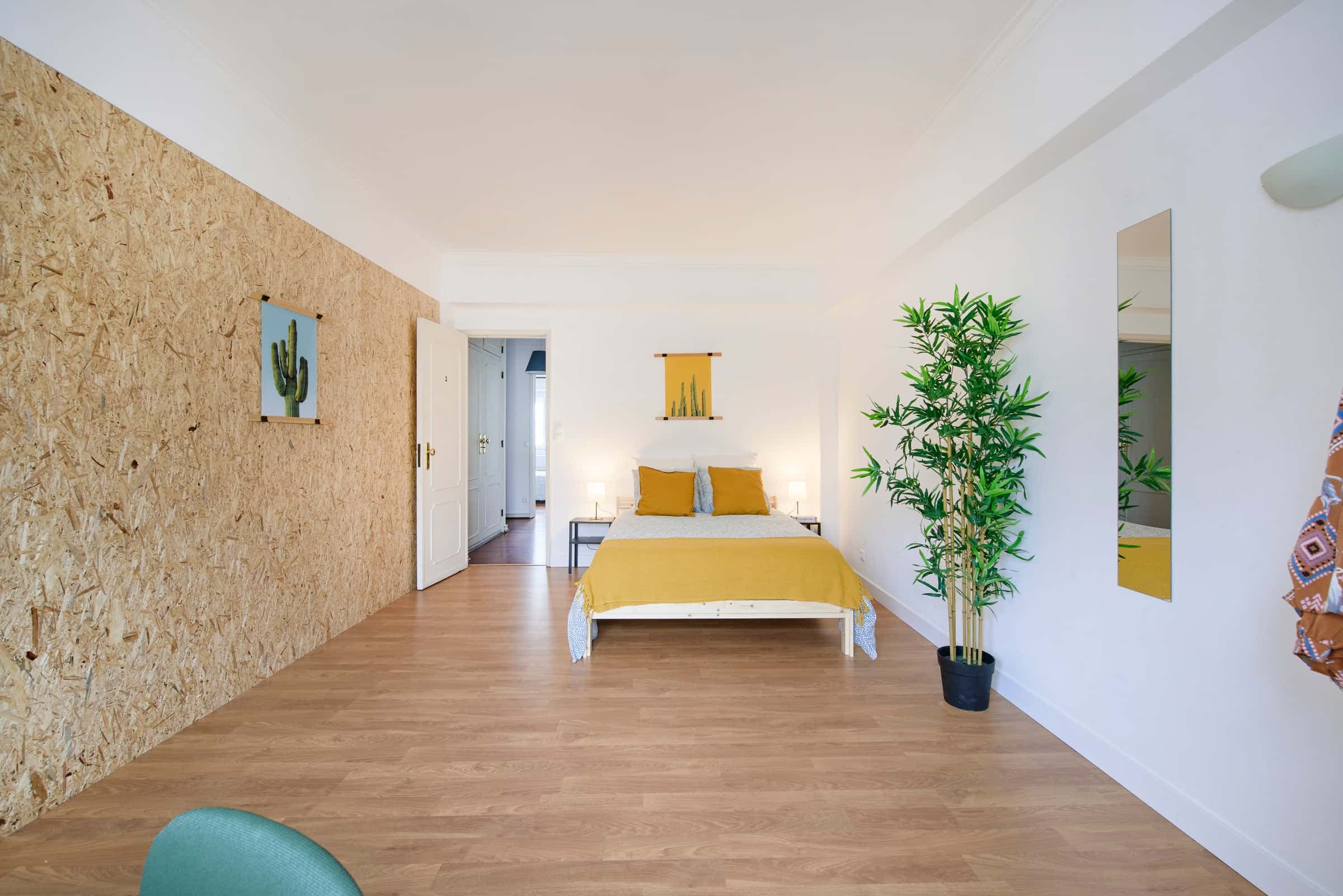 Luminous Bedroom in Shared Apartment, Lisbon - Room 5 photo 1