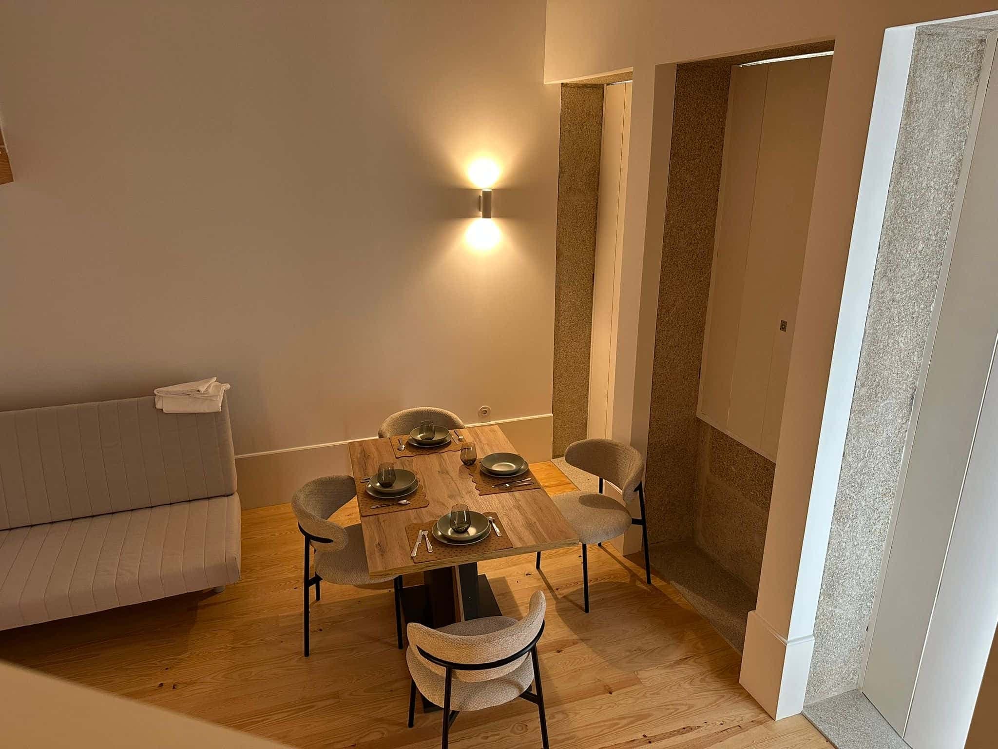 Renovated 85 m² studio mezzanine in the heart of Porto photo 1