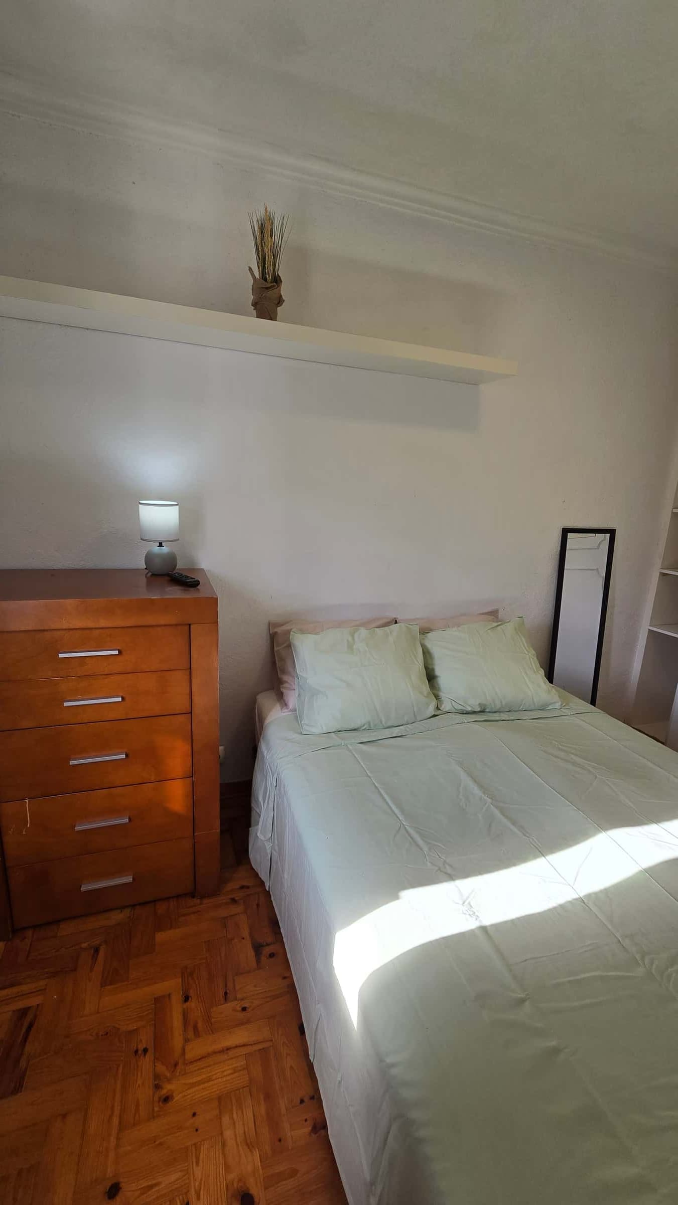 Cozy Double Room in Rua Cidade da Praia, Lisbon photo 1