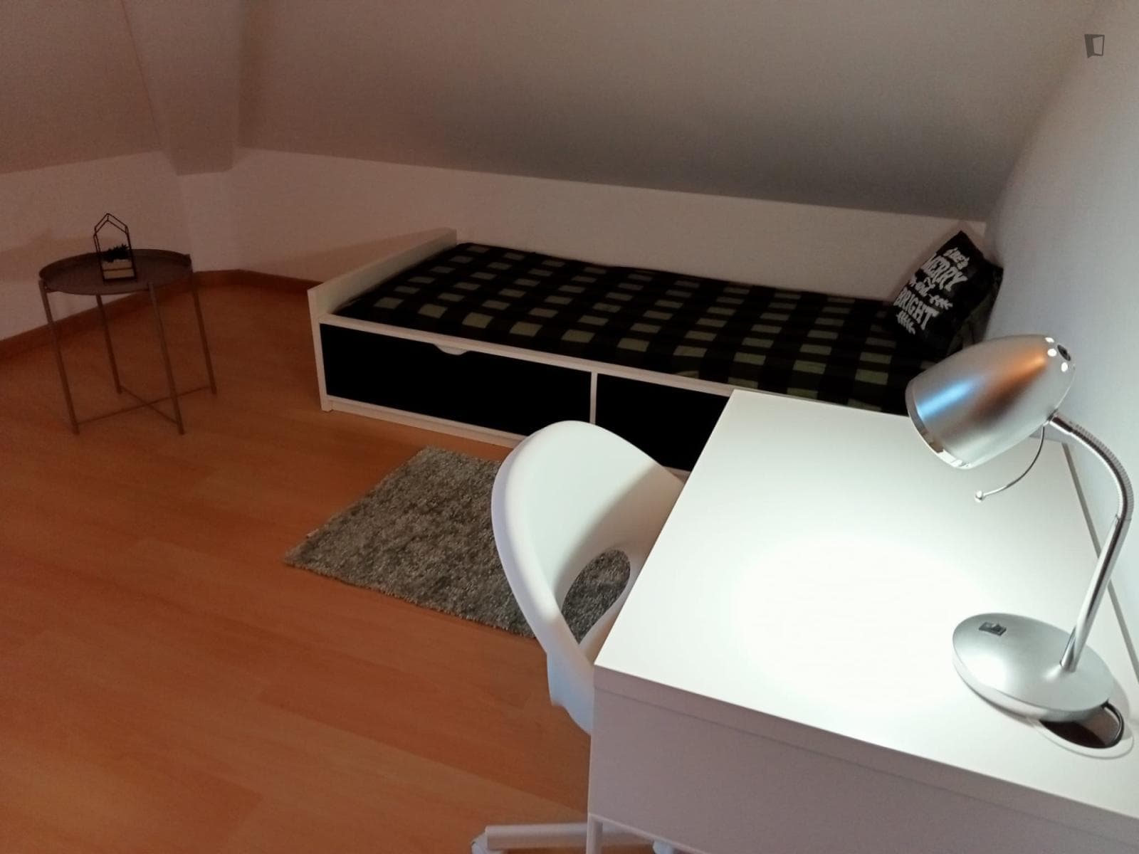 Cozy Single Bedroom, with Balcony, Close To Coimbra Stadium photo 1