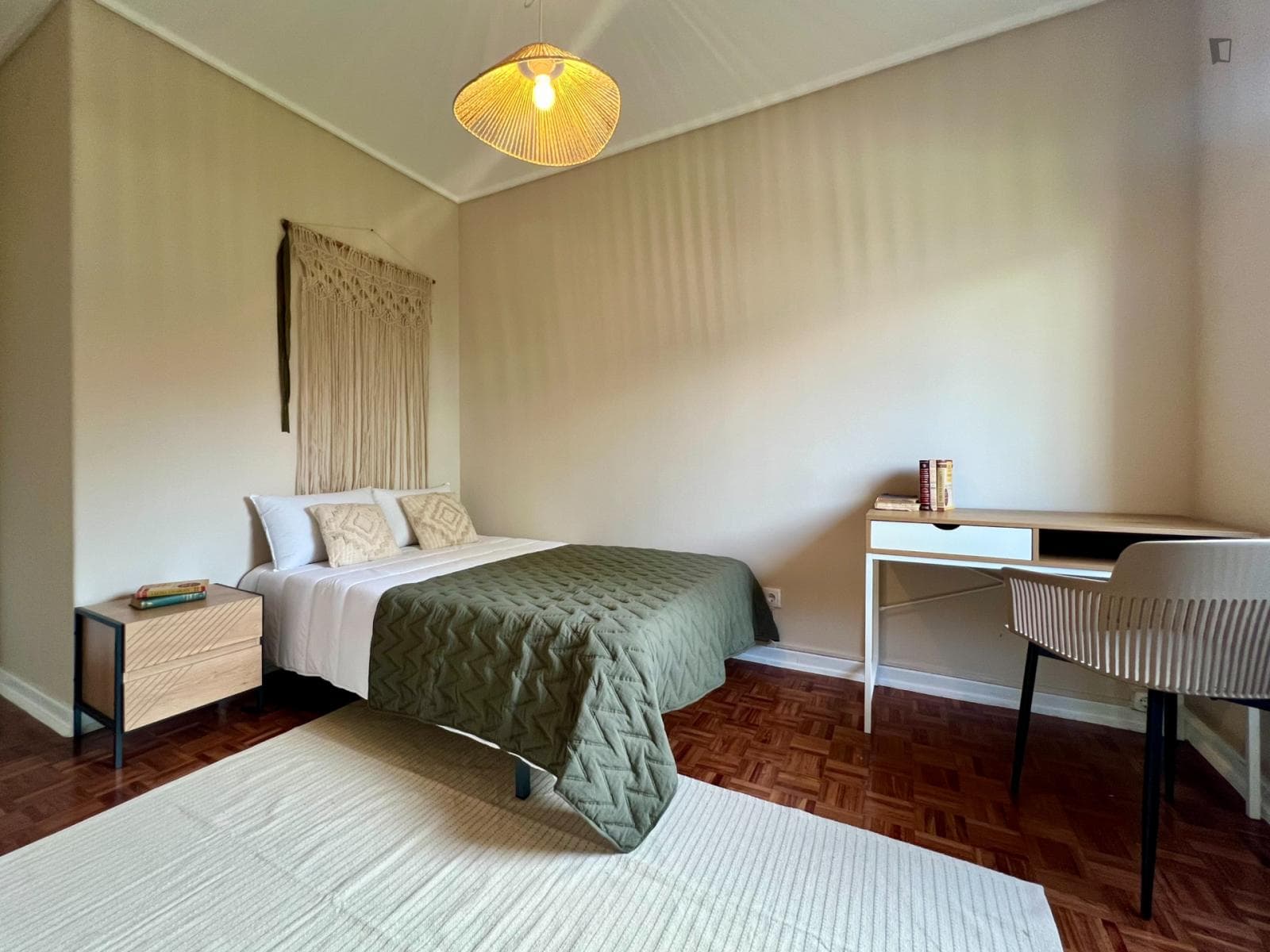 Inviting Double Bedroom close to Faculty of Medicine, University of Coimbra photo 1