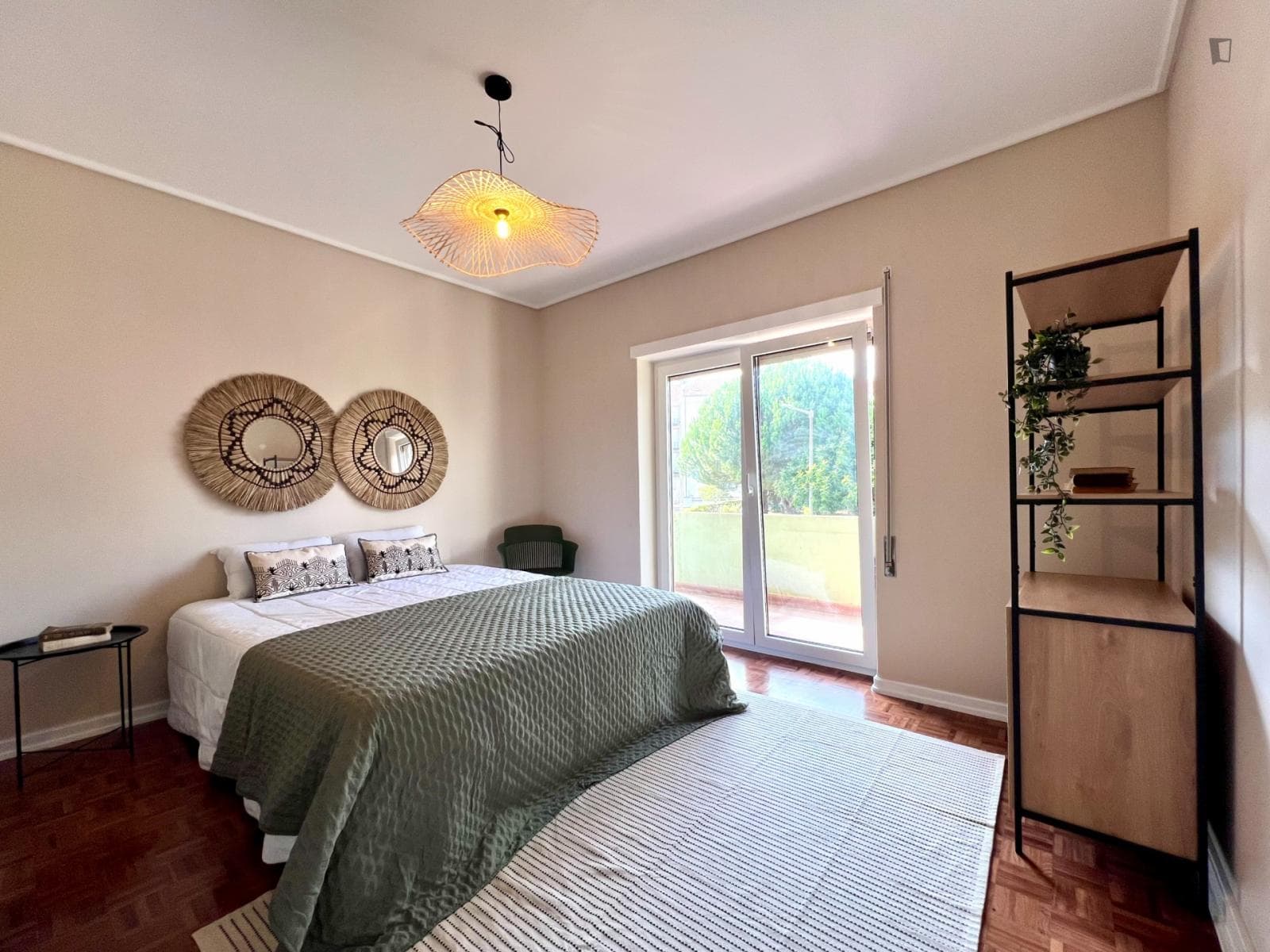 Double bedroom, with balcony, in 6-bedroom apartment photo 1