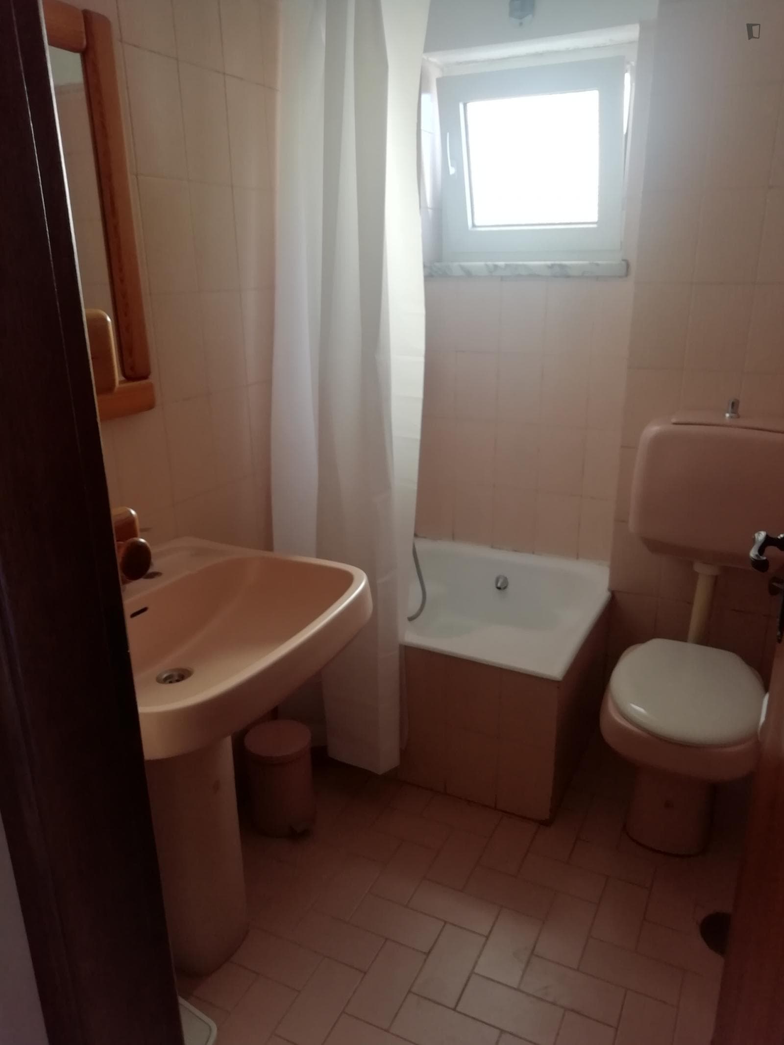 Classic 3 Bedroom Apartment close to Faculty of Medicine, University of Coimbra photo 1