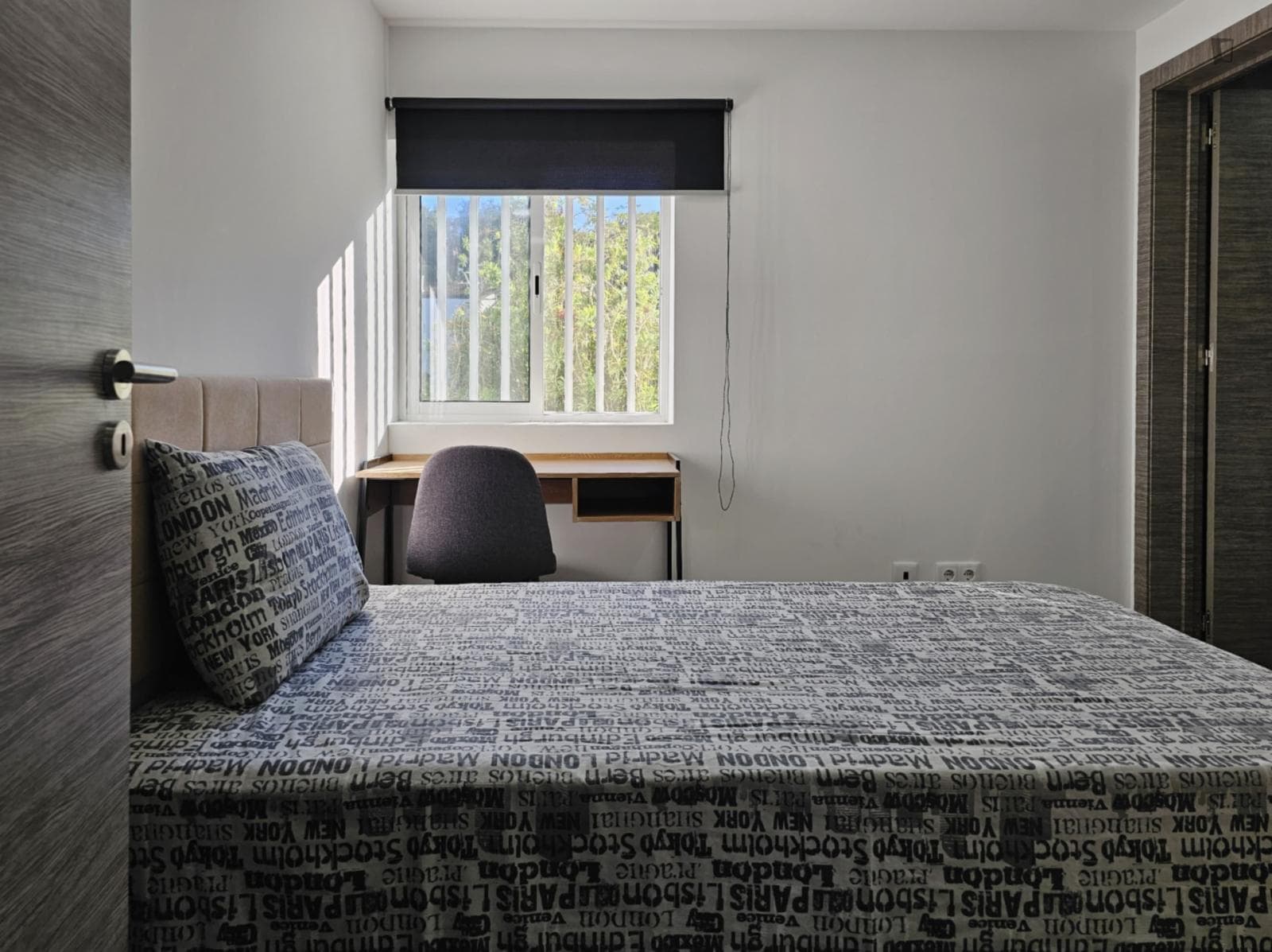 Nice double bedroom with a private bathroom  photo 1