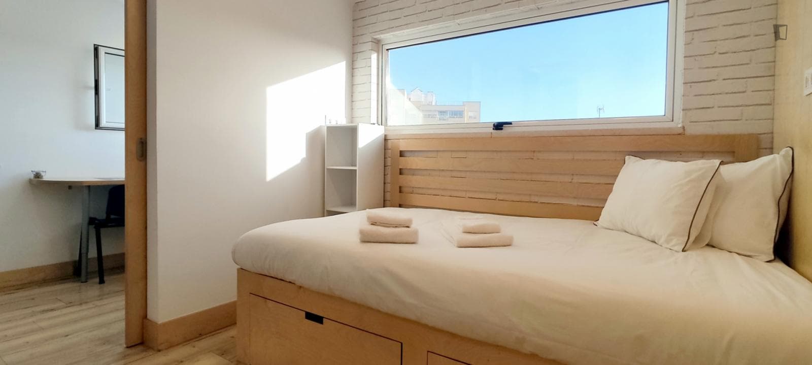 Cosy studio next to HUC - Weekly Cleaning w/Change of Sheets and Towels Included photo 1