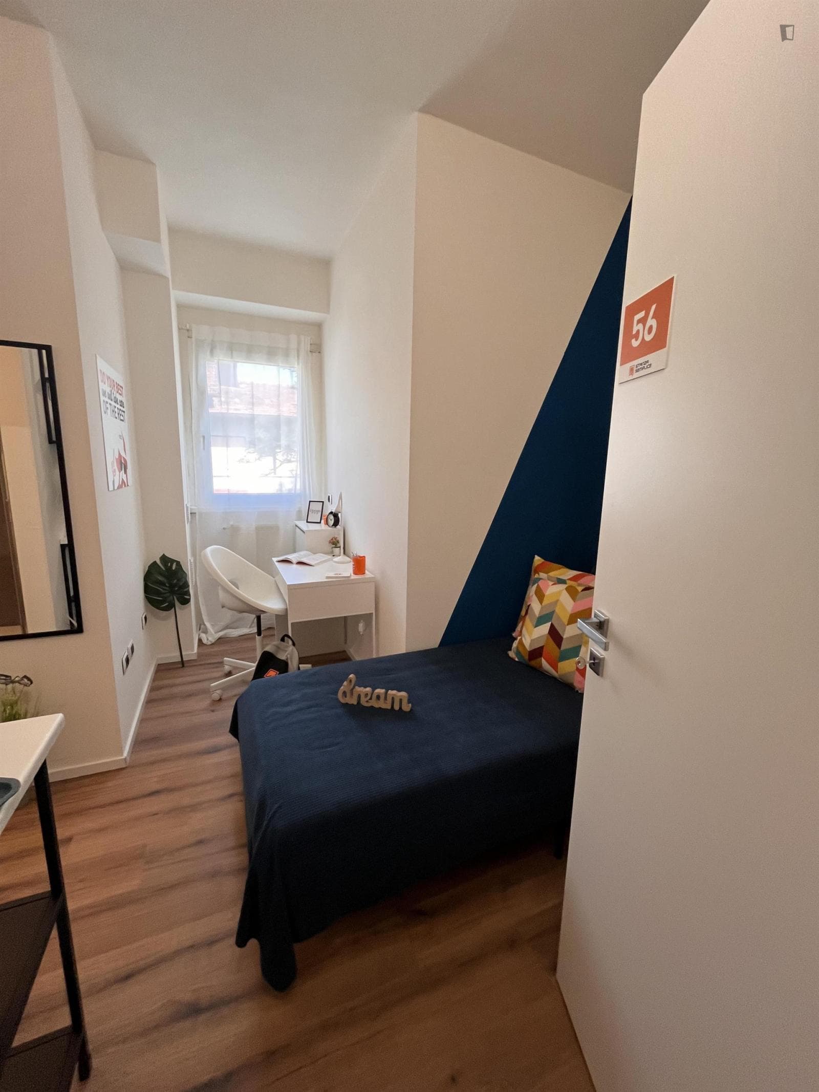 Comfy single ensuite bedroom with a private kitchen, in Le Albere photo 1