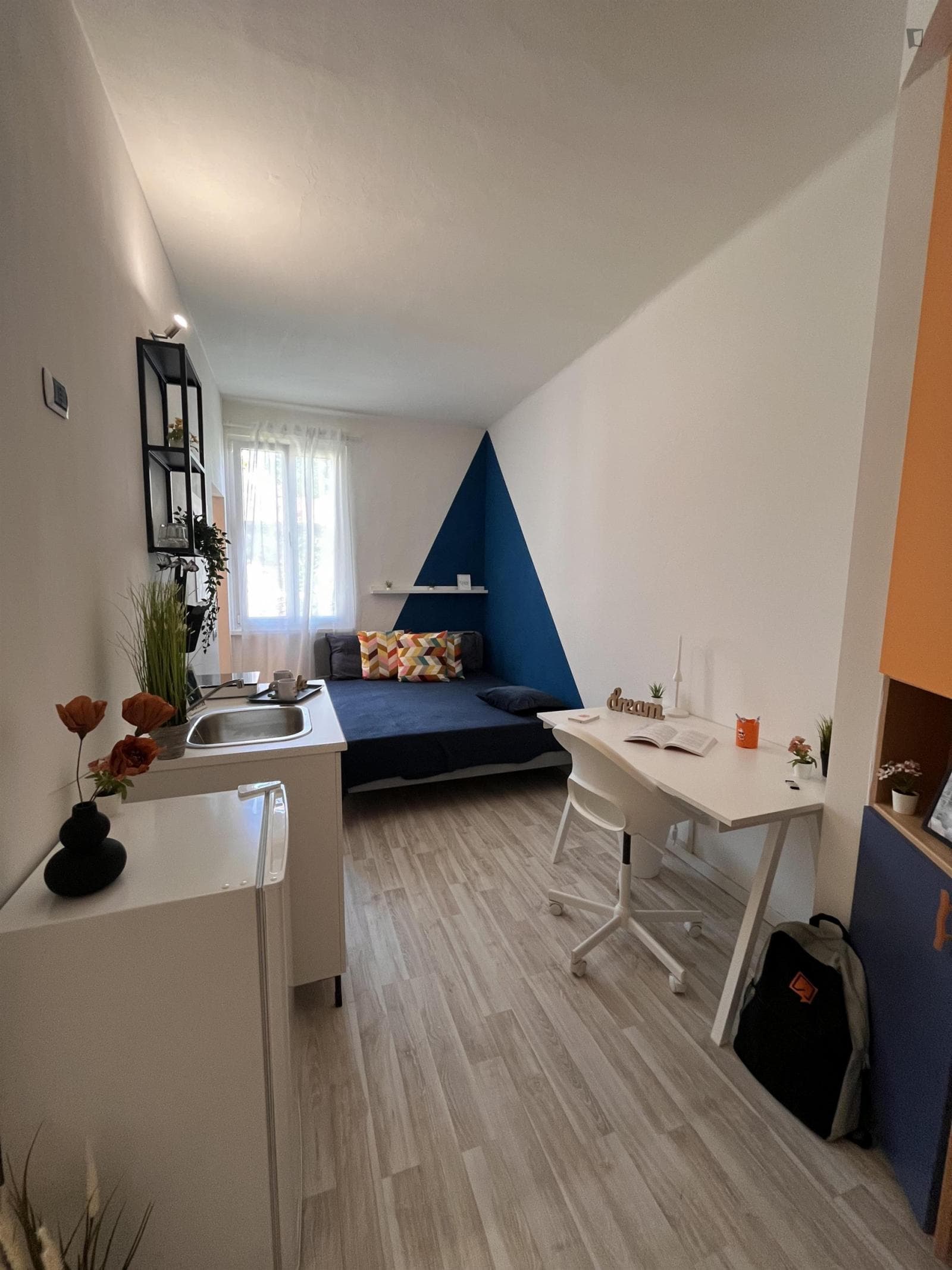 Homely single ensuite bedroom with a private kitchen, in Le Albere photo 1
