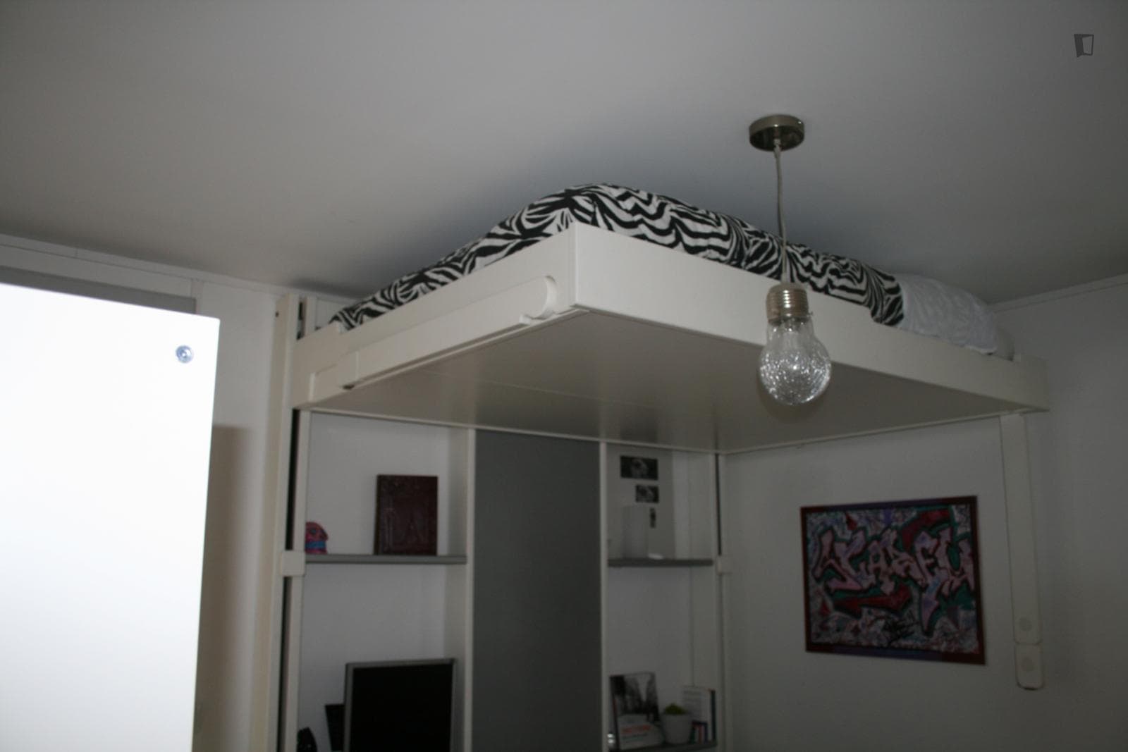 Double bedroom in 4-bedroom apartment photo 1