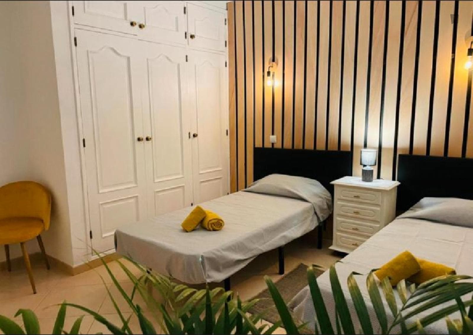 Alluring Twin Bedroom close to Estudantes Beach photo 1